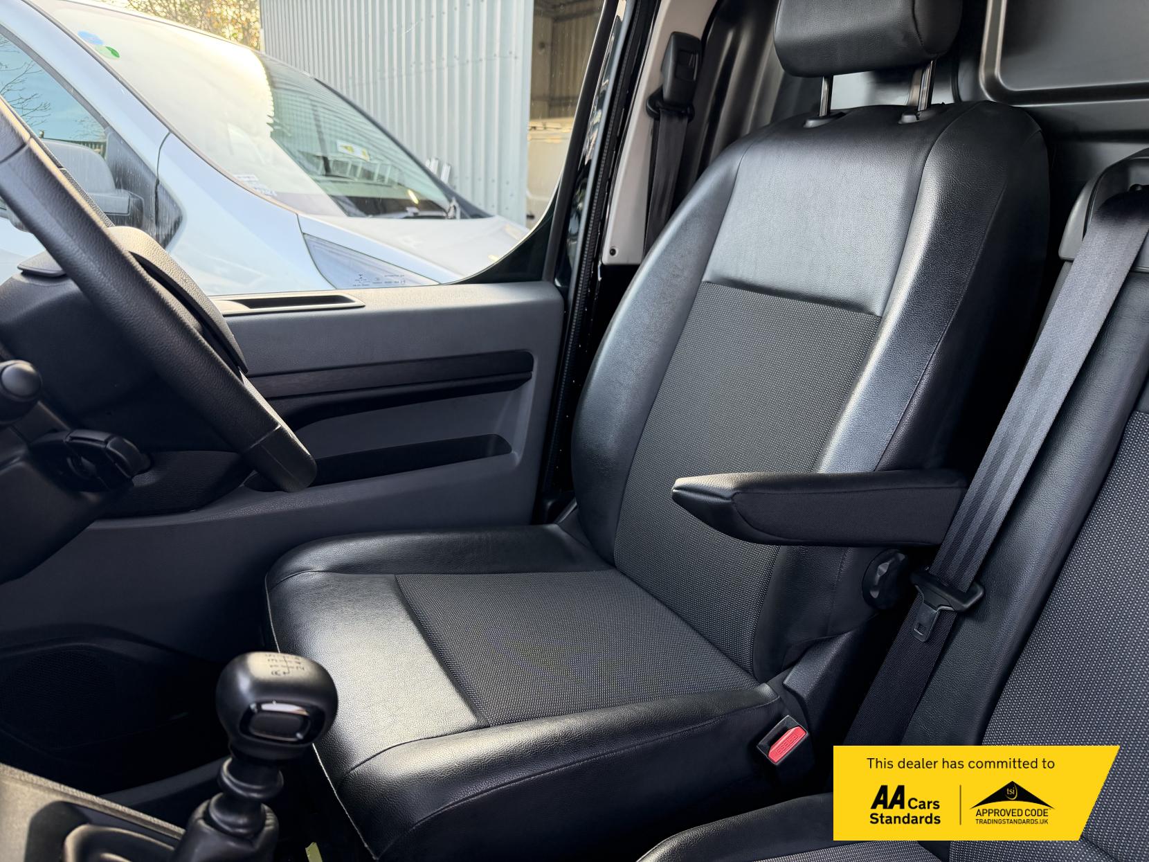 Vauxhall Vivaro 2.0 Turbo D 3100 Sportive Panel Van 5dr Diesel Manual L2 H1 Euro 6 (s/s) (120 ps)