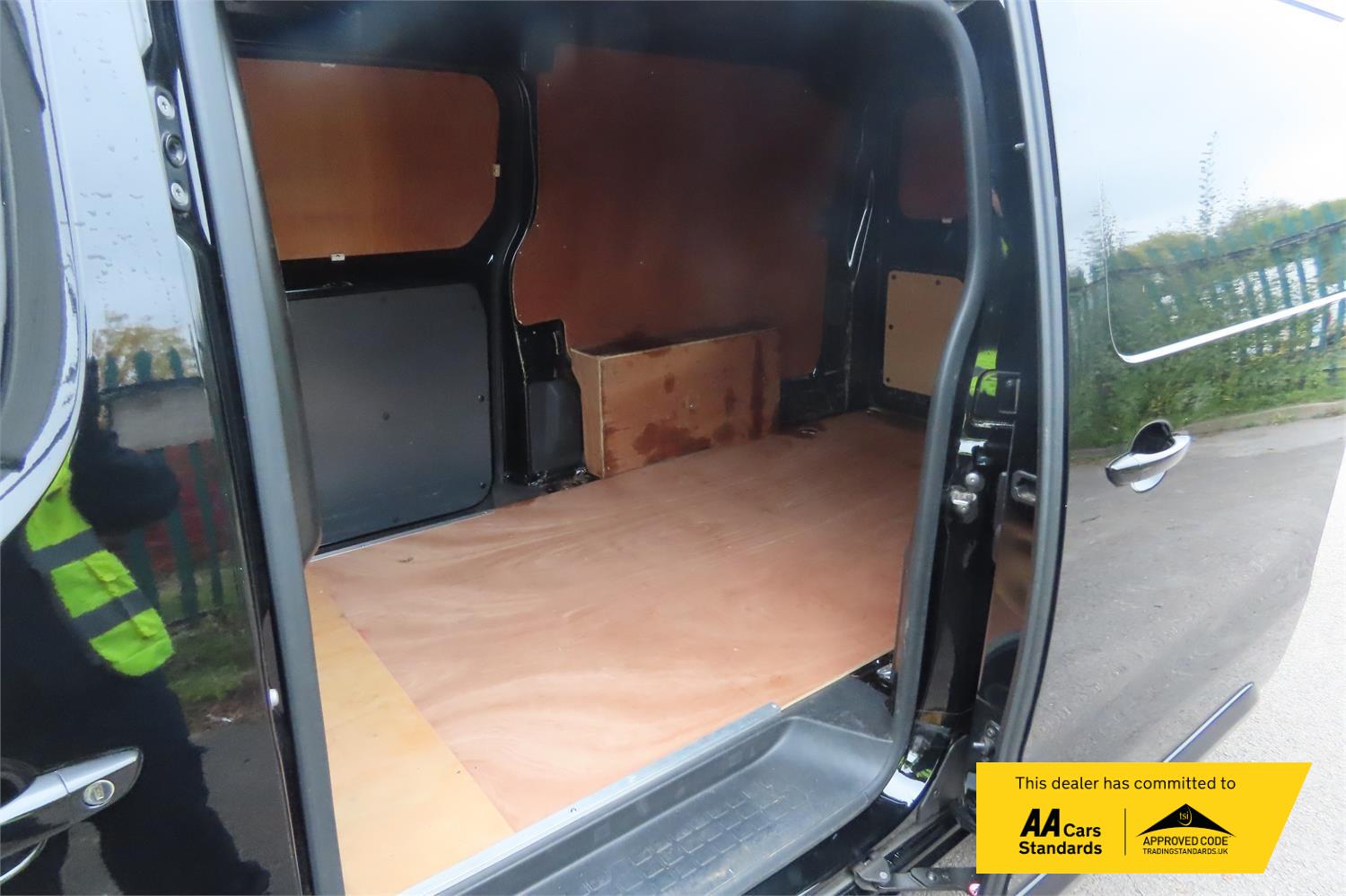 Vauxhall Vivaro 2.0 Turbo D 3100 Sportive Panel Van 5dr Diesel Manual L2 H1 Euro 6 (s/s) (120 ps)