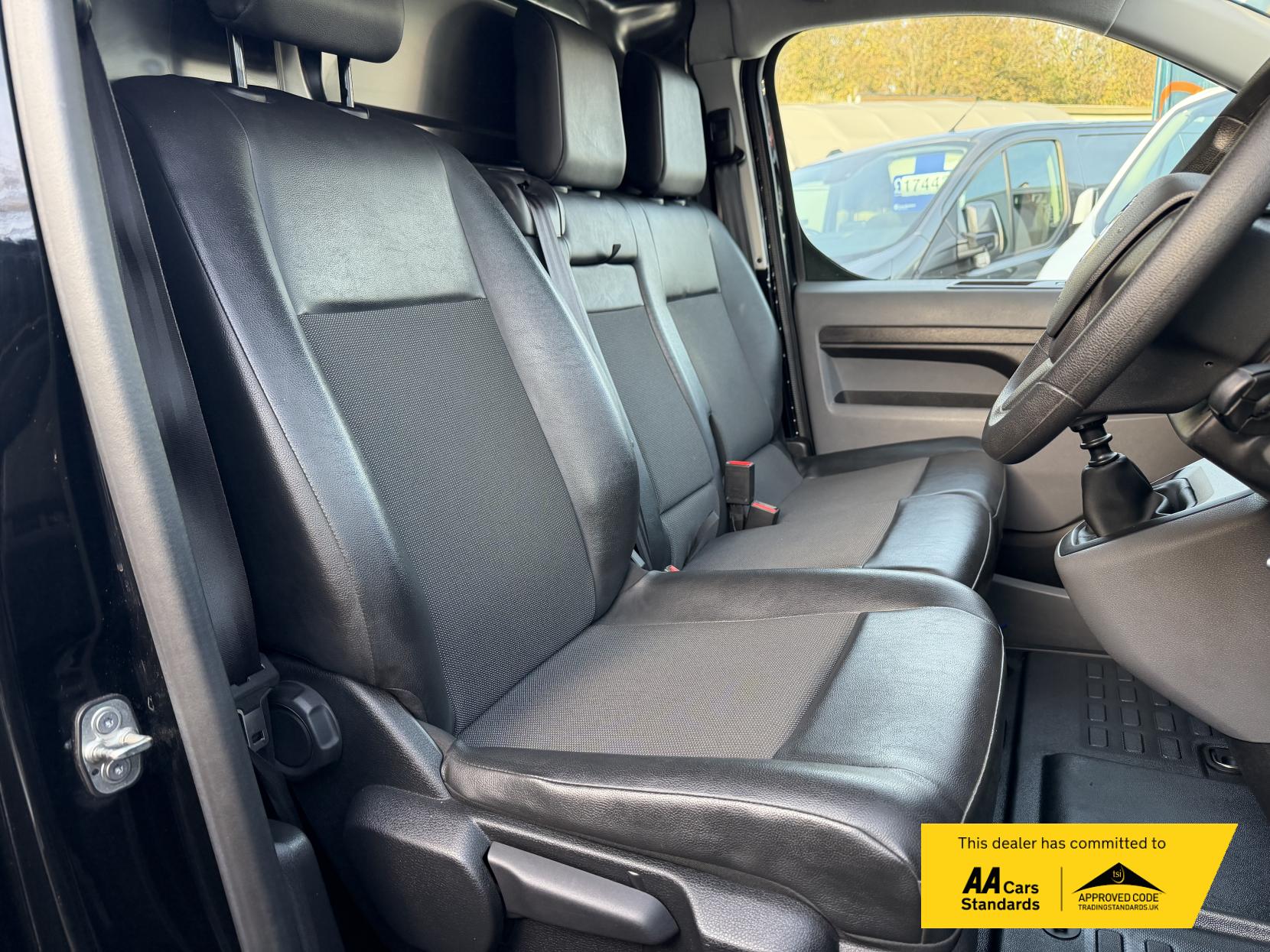 Vauxhall Vivaro 2.0 Turbo D 3100 Sportive Panel Van 5dr Diesel Manual L2 H1 Euro 6 (s/s) (120 ps)