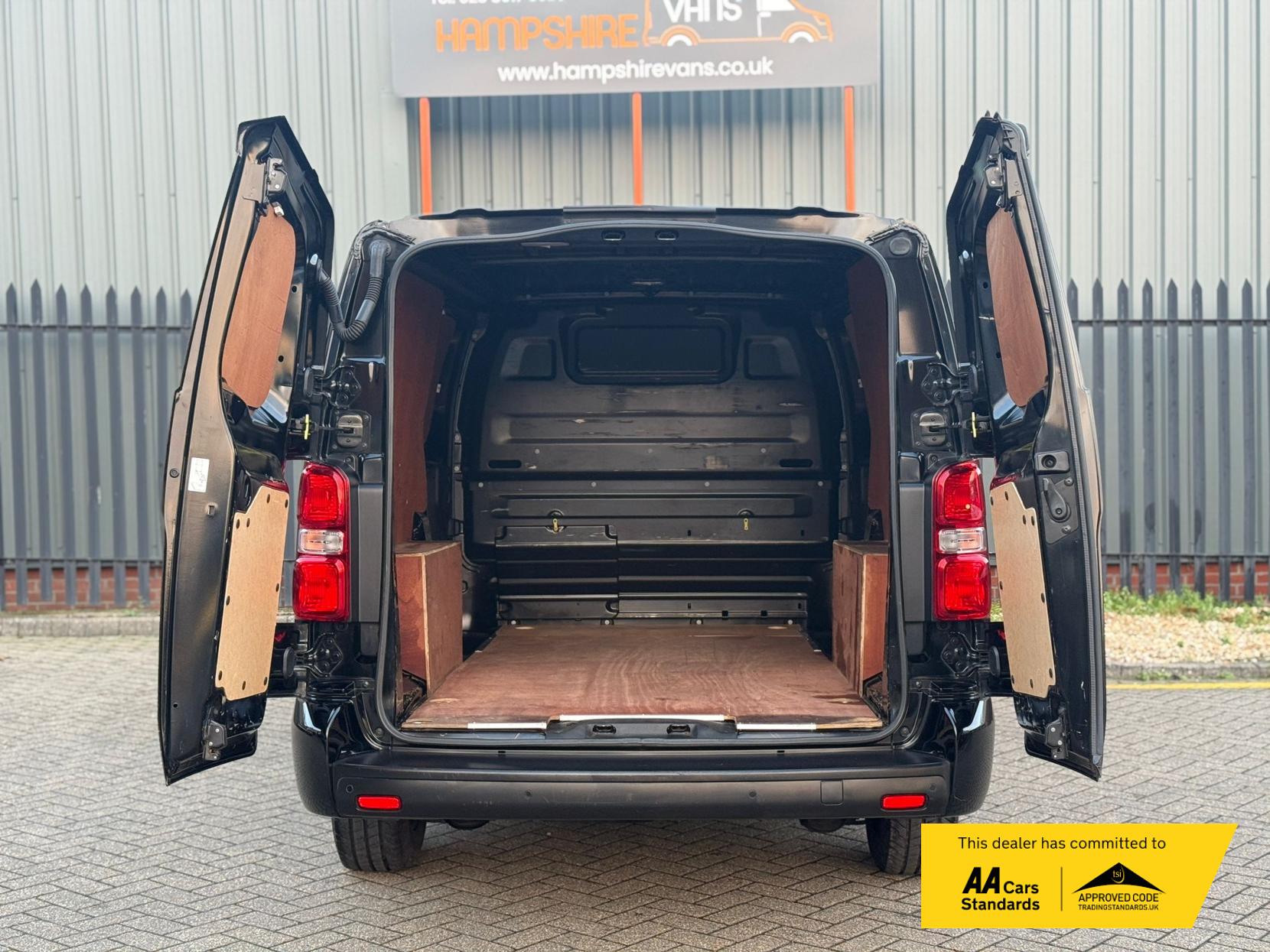 Vauxhall Vivaro 2.0 Turbo D 3100 Sportive Panel Van 5dr Diesel Manual L2 H1 Euro 6 (s/s) (120 ps)