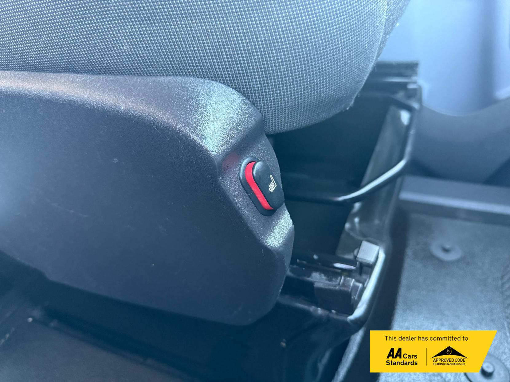 Ford Transit Custom 2.2 TDCi 310 ECOnetic Panel Van 5dr Diesel Manual L1 H1 (162 g/km, 98 bhp)