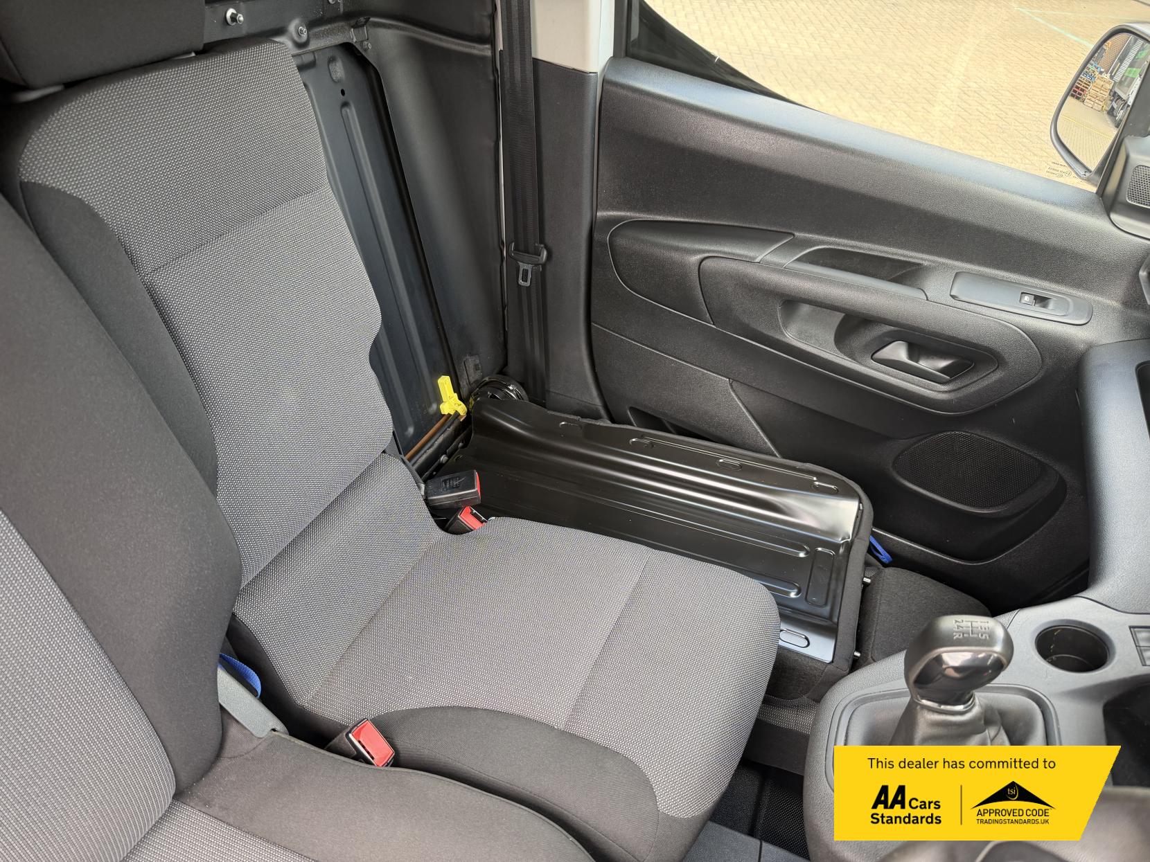 2020 Peugeot Partner 1.5 BlueHDi 1000 Professional Standard Panel Van 5dr Diesel Manual SWB Euro 6 (s/s) (100 bhp) - Thumbnail 18