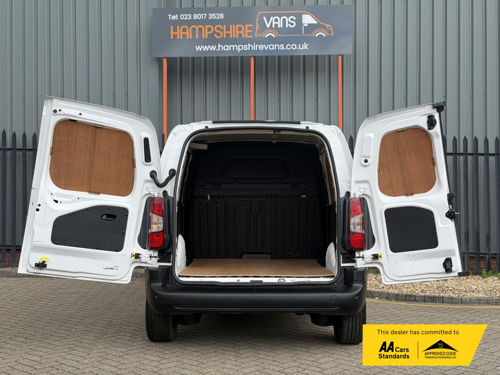 2020 Peugeot Partner 1.5 BlueHDi 1000 Professional Standard Panel Van 5dr Diesel Manual SWB Euro 6 (s/s) (100 bhp) - Thumbnail 21