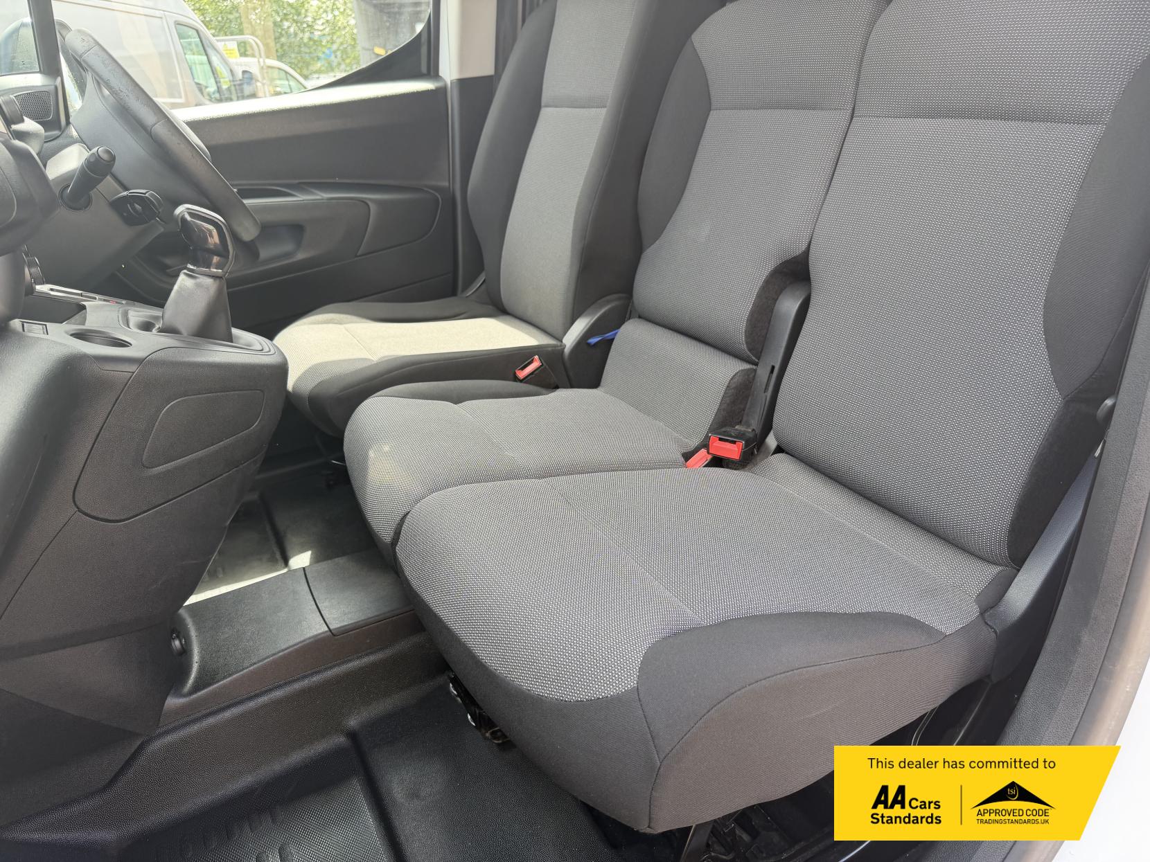 2020 Peugeot Partner 1.5 BlueHDi 1000 Professional Standard Panel Van 5dr Diesel Manual SWB Euro 6 (s/s) (100 bhp) - Thumbnail 14