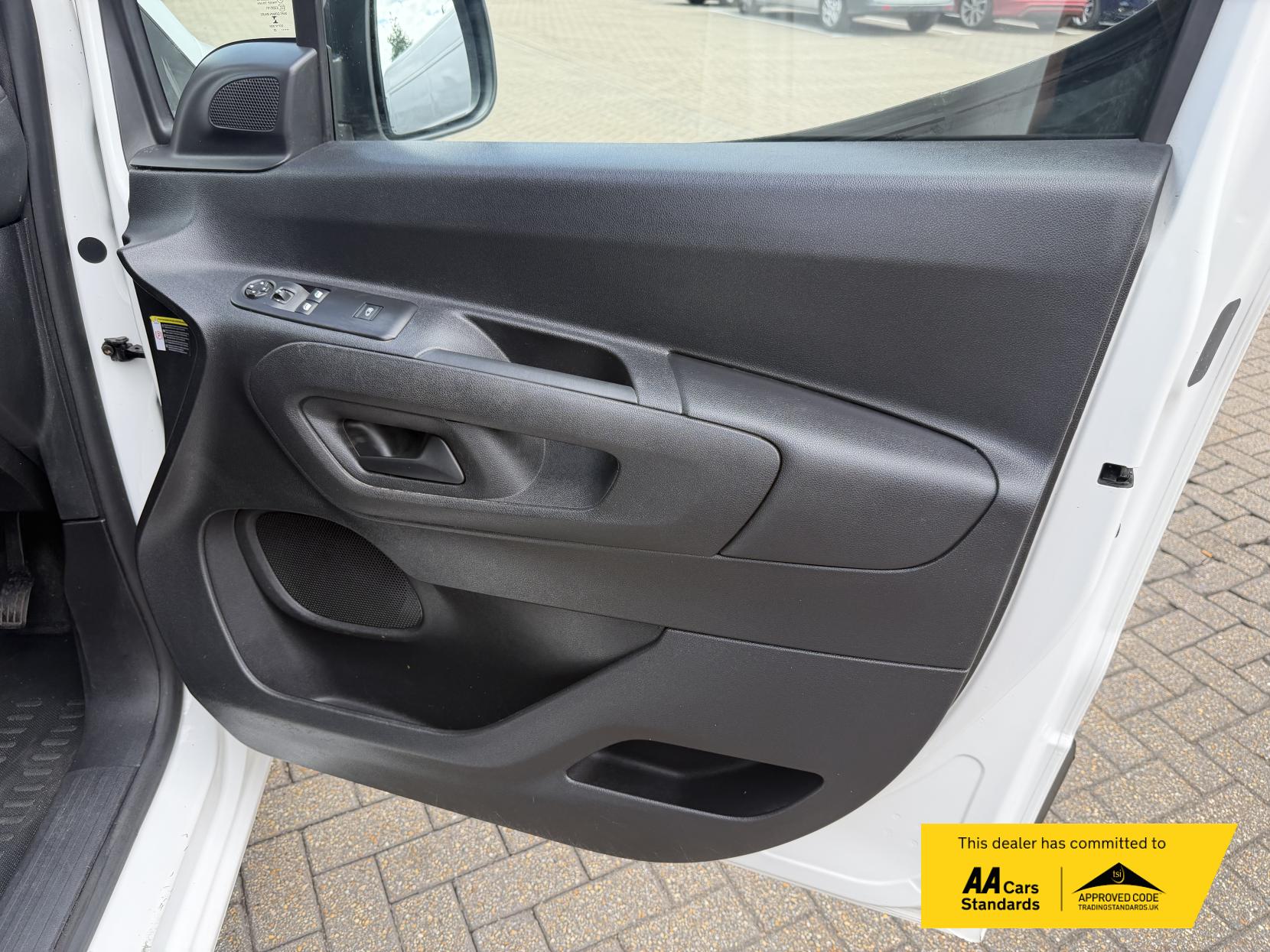 2020 Peugeot Partner 1.5 BlueHDi 1000 Professional Standard Panel Van 5dr Diesel Manual SWB Euro 6 (s/s) (100 bhp) - Thumbnail 45