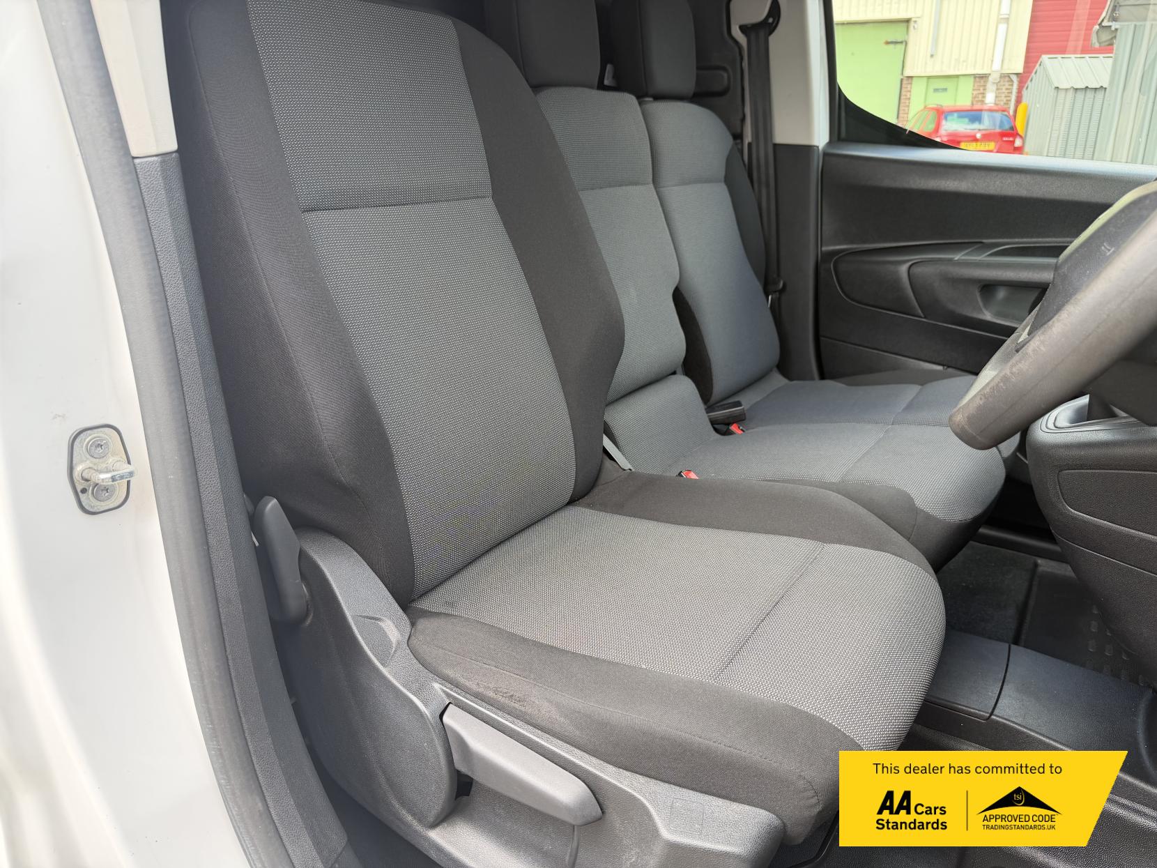 2020 Peugeot Partner 1.5 BlueHDi 1000 Professional Standard Panel Van 5dr Diesel Manual SWB Euro 6 (s/s) (100 bhp) - Thumbnail 12