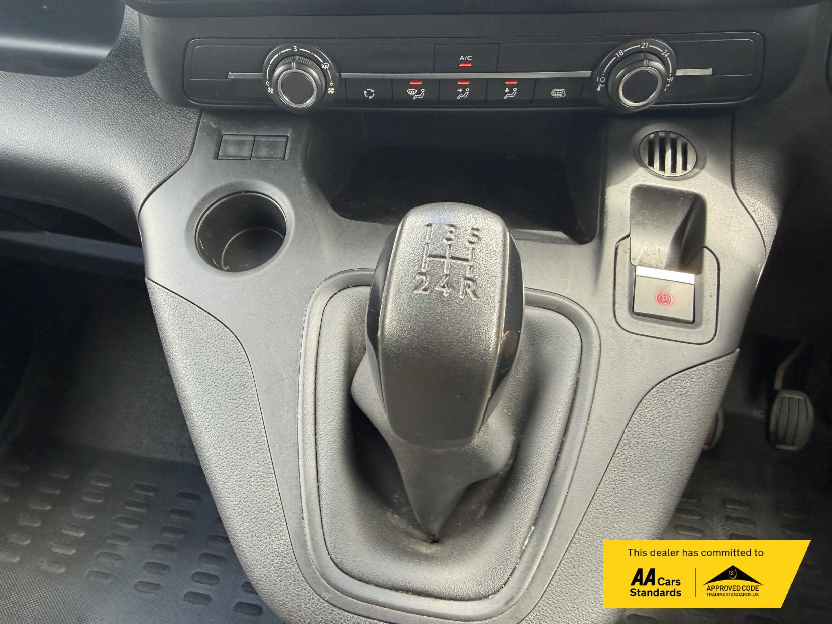 2020 Peugeot Partner 1.5 BlueHDi 1000 Professional Standard Panel Van 5dr Diesel Manual SWB Euro 6 (s/s) (100 bhp) - Thumbnail 34