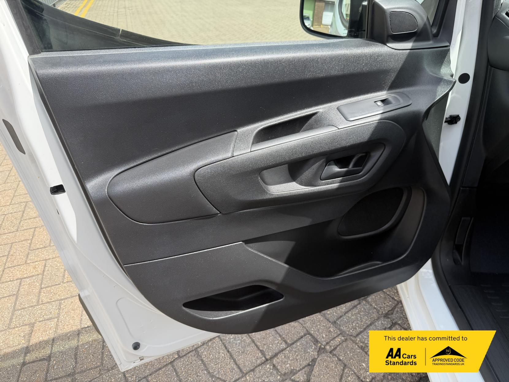 2020 Peugeot Partner 1.5 BlueHDi 1000 Professional Standard Panel Van 5dr Diesel Manual SWB Euro 6 (s/s) (100 bhp) - Thumbnail 29
