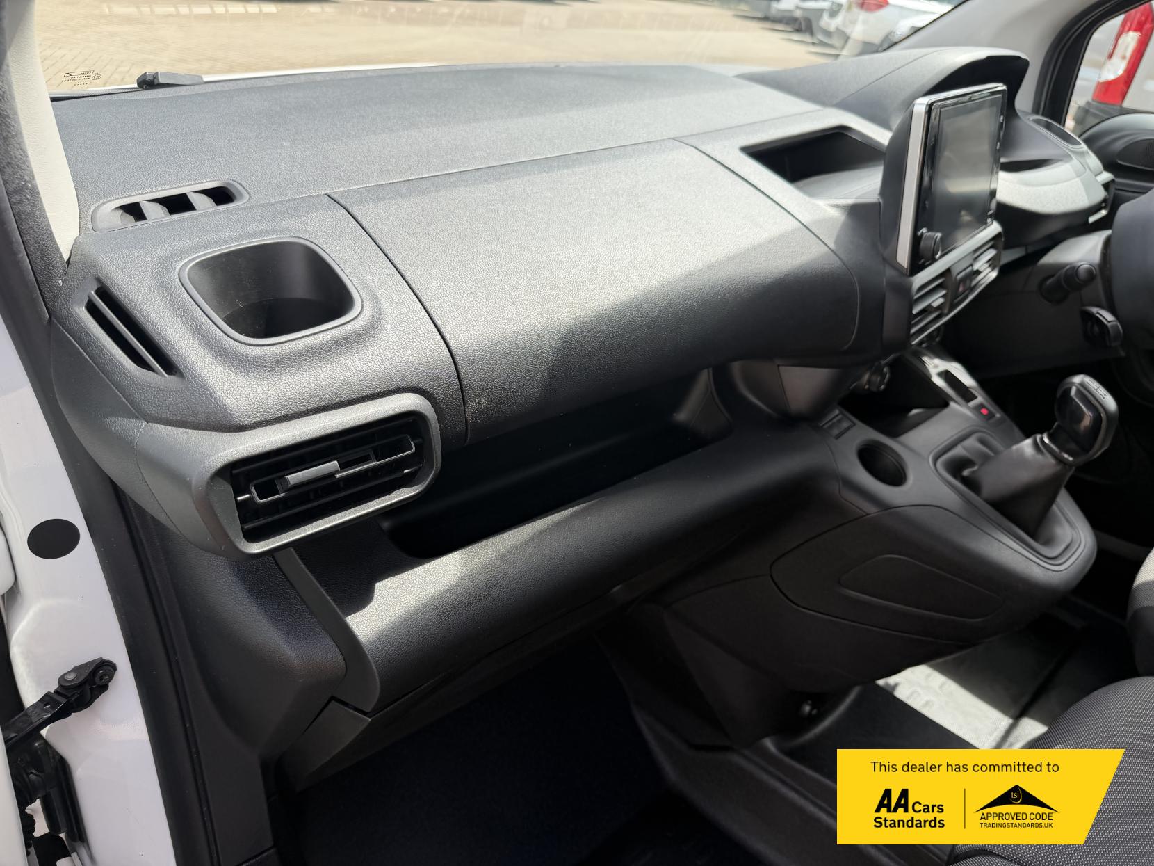 2020 Peugeot Partner 1.5 BlueHDi 1000 Professional Standard Panel Van 5dr Diesel Manual SWB Euro 6 (s/s) (100 bhp) - Thumbnail 31