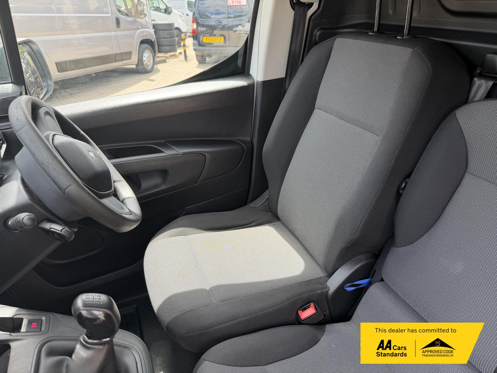 2020 Peugeot Partner 1.5 BlueHDi 1000 Professional Standard Panel Van 5dr Diesel Manual SWB Euro 6 (s/s) (100 bhp) - Thumbnail 13