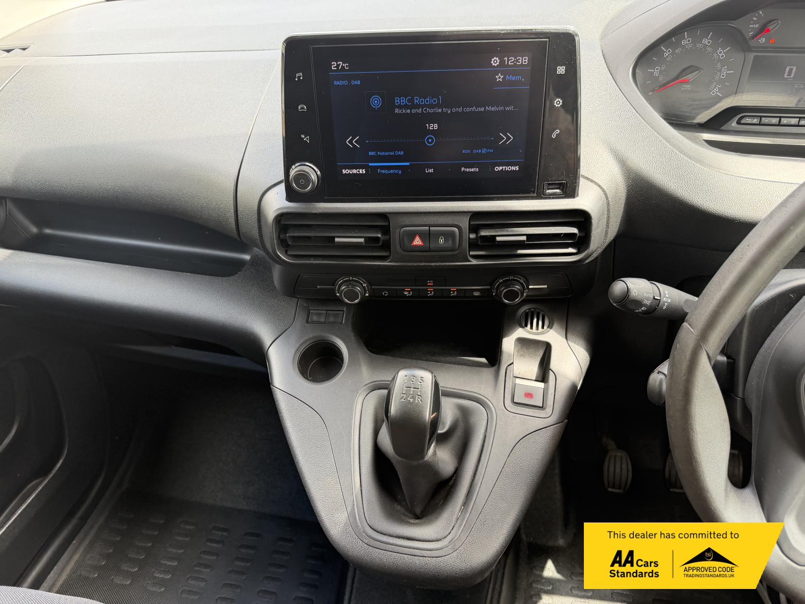 2020 Peugeot Partner 1.5 BlueHDi 1000 Professional Standard Panel Van 5dr Diesel Manual SWB Euro 6 (s/s) (100 bhp) - Thumbnail 37