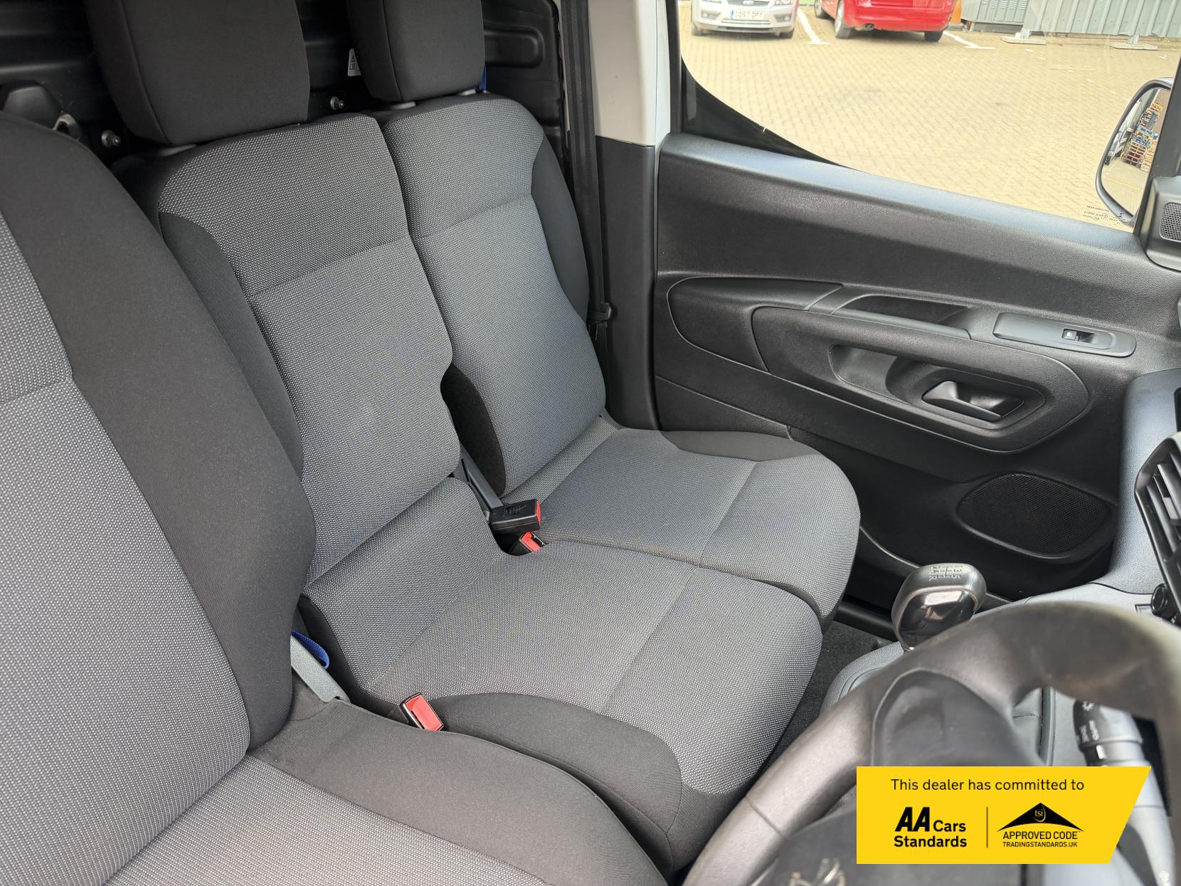 2020 Peugeot Partner 1.5 BlueHDi 1000 Professional Standard Panel Van 5dr Diesel Manual SWB Euro 6 (s/s) (100 bhp) - Thumbnail 15