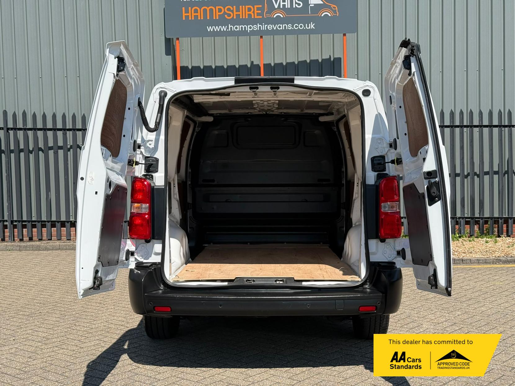 2021 Vauxhall Vivaro 2.0 Turbo D 3100 Dynamic Panel Van 6dr Diesel Manual L2 H1 Euro 6 (s/s) (145 ps) - Thumbnail 32