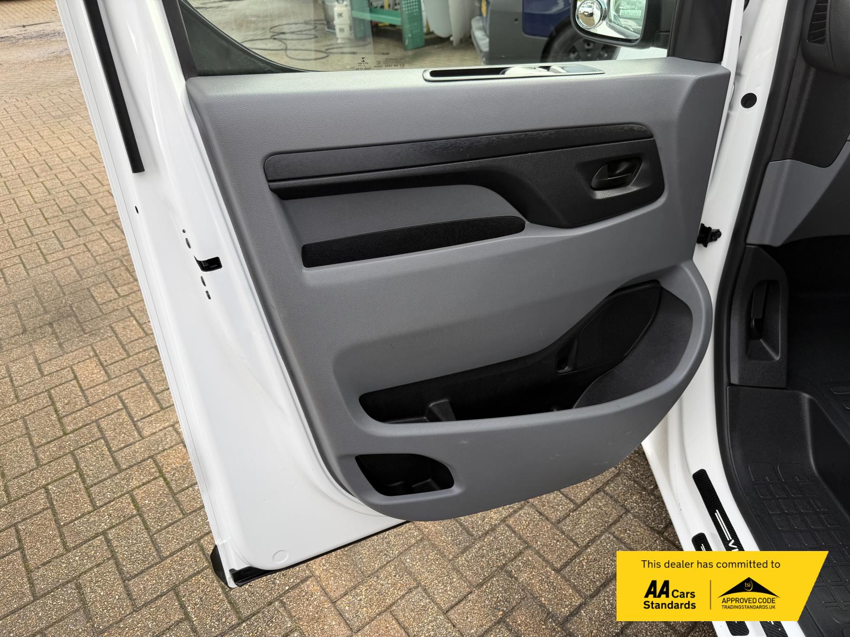 Vauxhall Vivaro 2.0 Turbo D 3100 Dynamic Panel Van 6dr Diesel Manual L2 H1 Euro 6 (s/s) (145 ps)