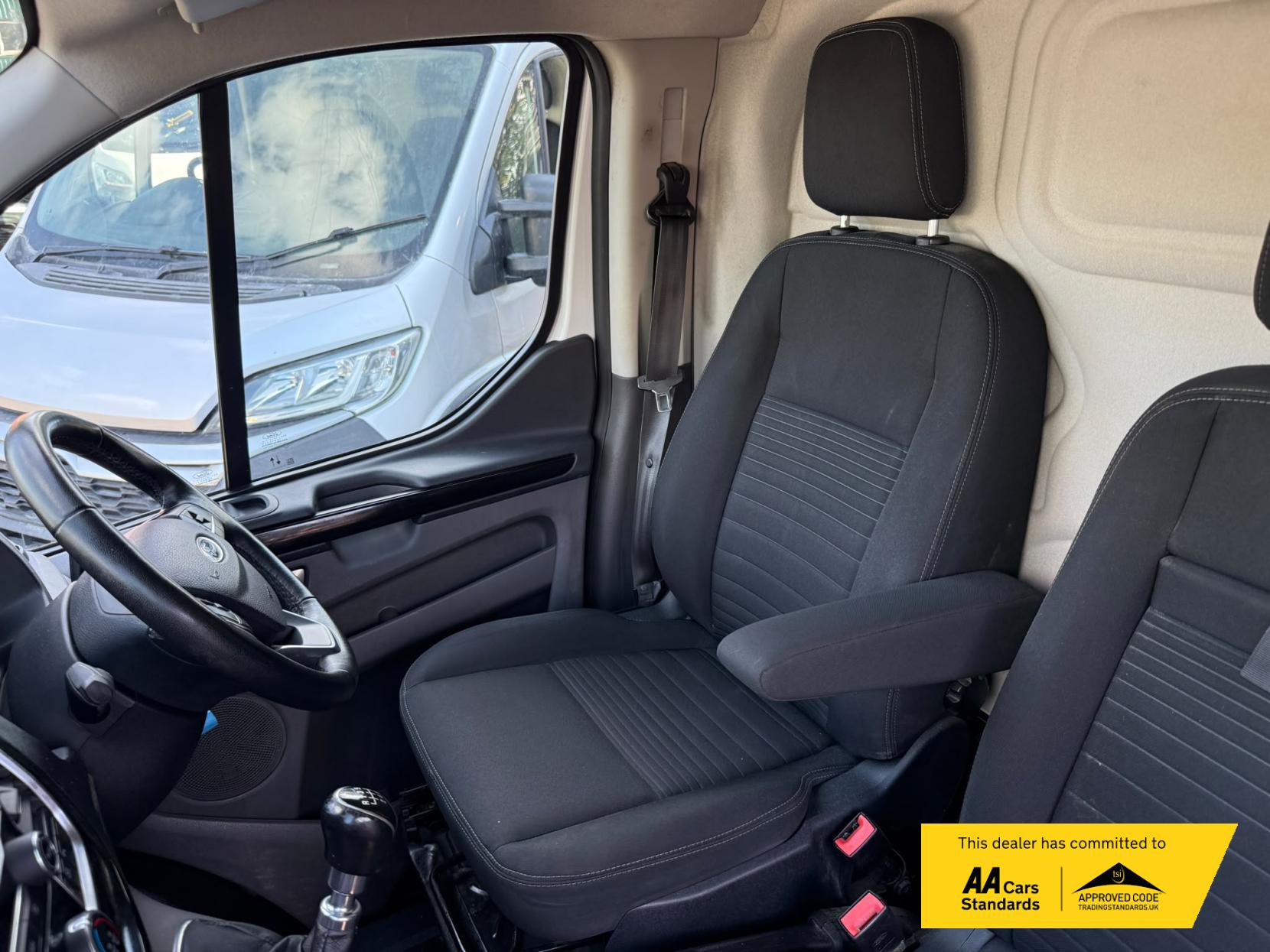 2020 Ford Transit Custom 2.0 300 EcoBlue Limited Panel Van 5dr Diesel Manual L2 H1 Euro 6 (s/s) (130 ps) - Thumbnail 8