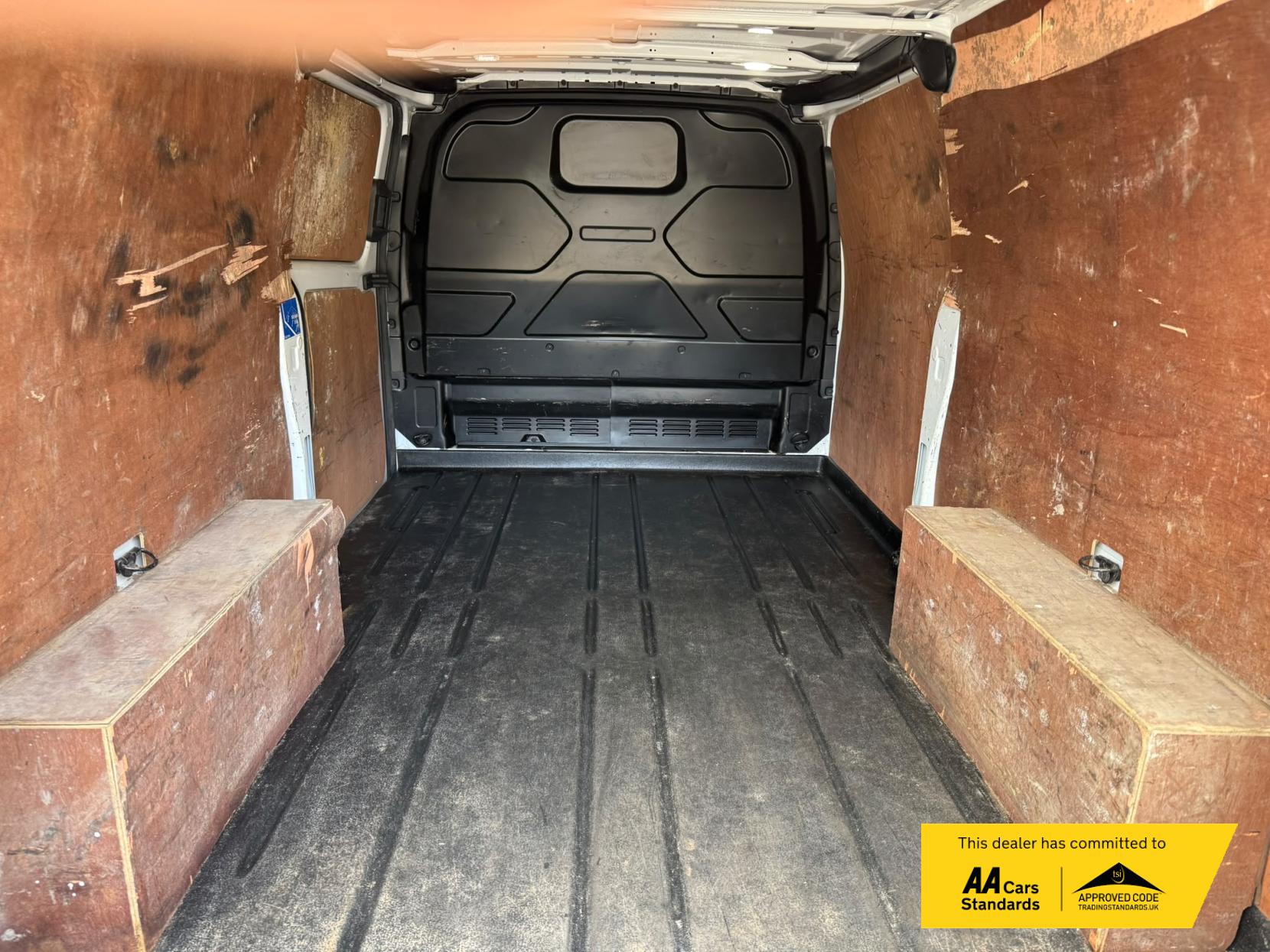 2020 Ford Transit Custom 2.0 300 EcoBlue Limited Panel Van 5dr Diesel Manual L2 H1 Euro 6 (s/s) (130 ps) - Thumbnail 18