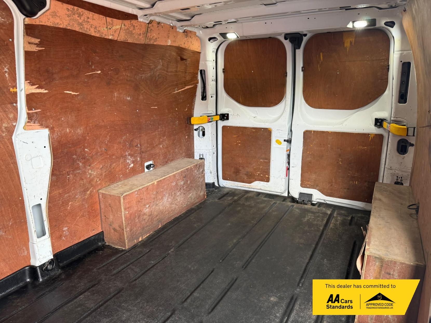 2020 Ford Transit Custom 2.0 300 EcoBlue Limited Panel Van 5dr Diesel Manual L2 H1 Euro 6 (s/s) (130 ps) - Thumbnail 21