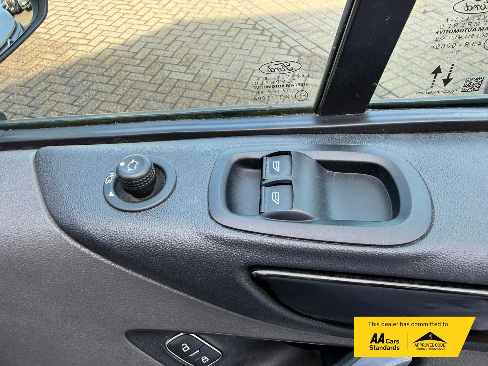 2020 Ford Transit Custom 2.0 300 EcoBlue Limited Panel Van 5dr Diesel Manual L2 H1 Euro 6 (s/s) (130 ps) - Thumbnail 54