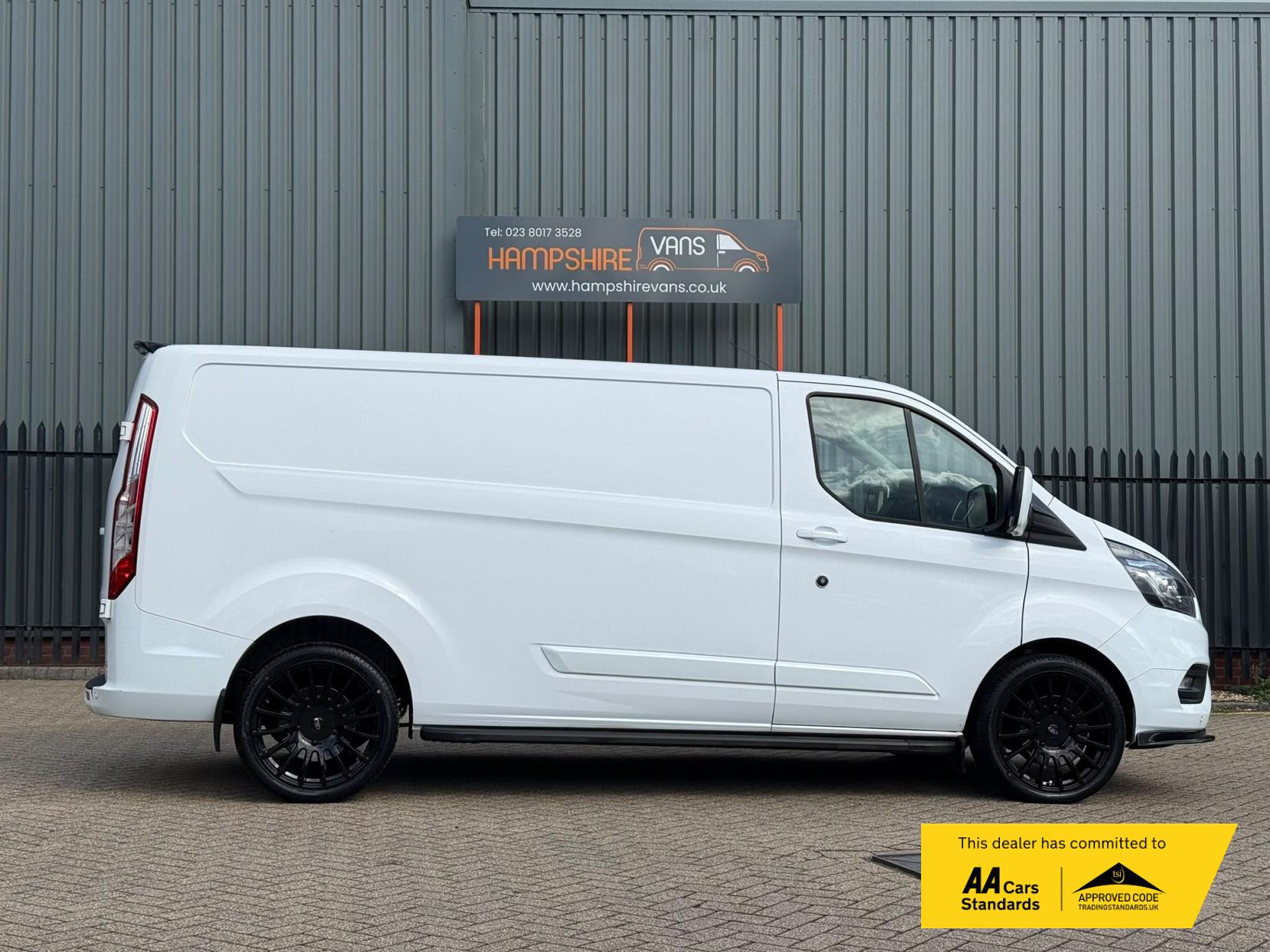 2020 Ford Transit Custom 2.0 300 EcoBlue Limited Panel Van 5dr Diesel Manual L2 H1 Euro 6 (s/s) (130 ps) - Thumbnail 7