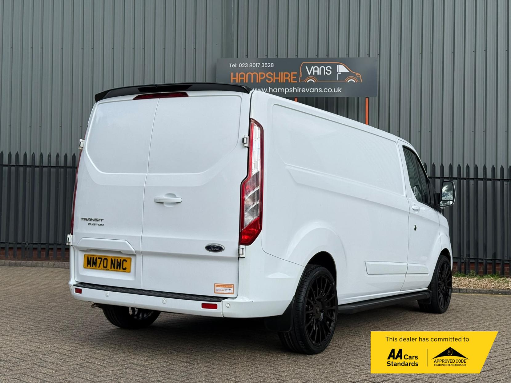 2020 Ford Transit Custom 2.0 300 EcoBlue Limited Panel Van 5dr Diesel Manual L2 H1 Euro 6 (s/s) (130 ps) - Thumbnail 3