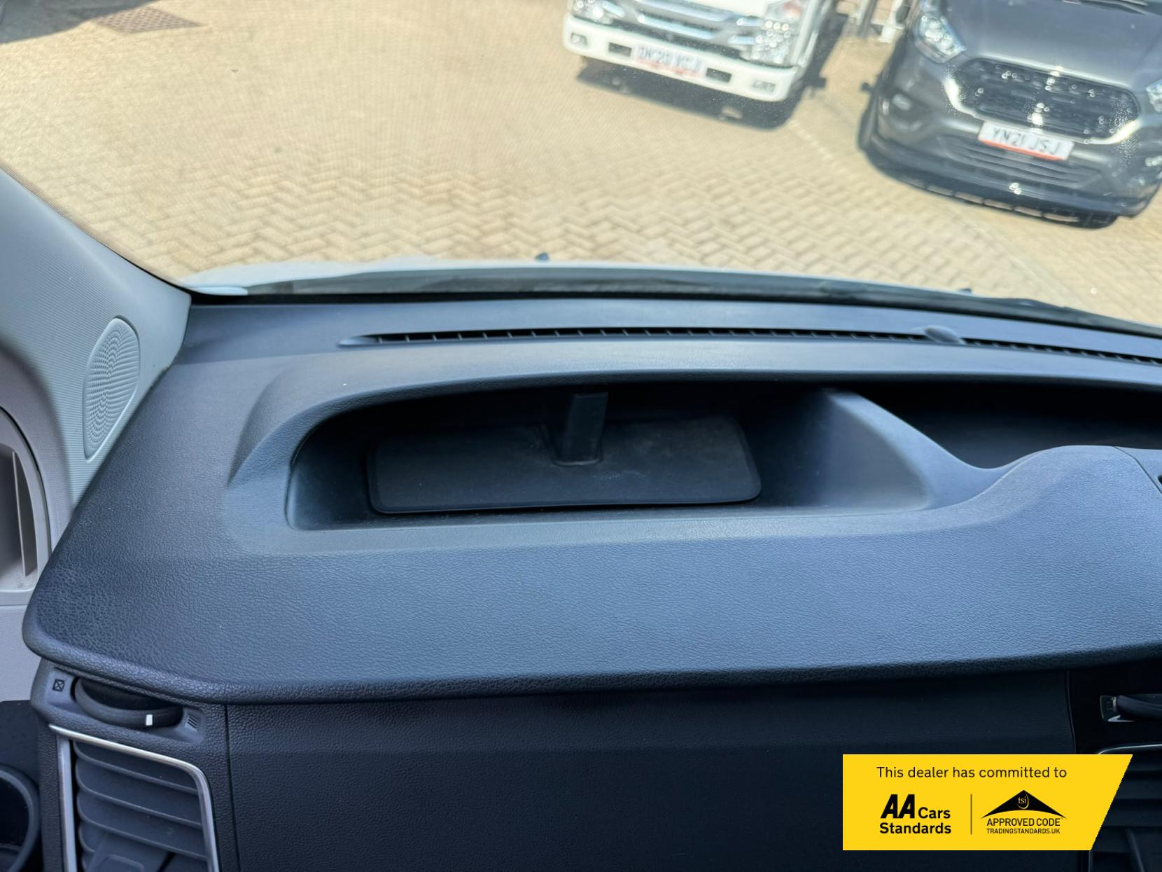 2020 Ford Transit Custom 2.0 300 EcoBlue Limited Panel Van 5dr Diesel Manual L2 H1 Euro 6 (s/s) (130 ps) - Thumbnail 36