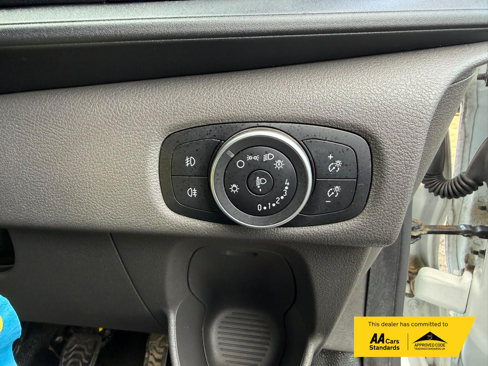2020 Ford Transit Custom 2.0 300 EcoBlue Limited Panel Van 5dr Diesel Manual L2 H1 Euro 6 (s/s) (130 ps) - Thumbnail 51