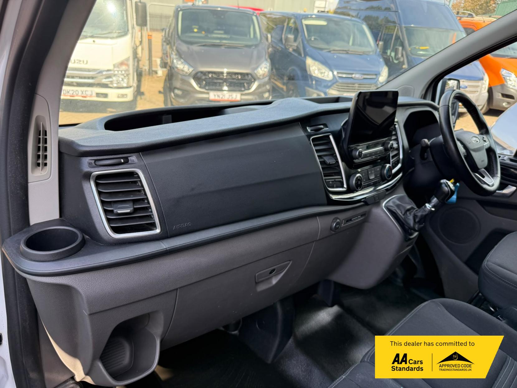 2020 Ford Transit Custom 2.0 300 EcoBlue Limited Panel Van 5dr Diesel Manual L2 H1 Euro 6 (s/s) (130 ps) - Thumbnail 25