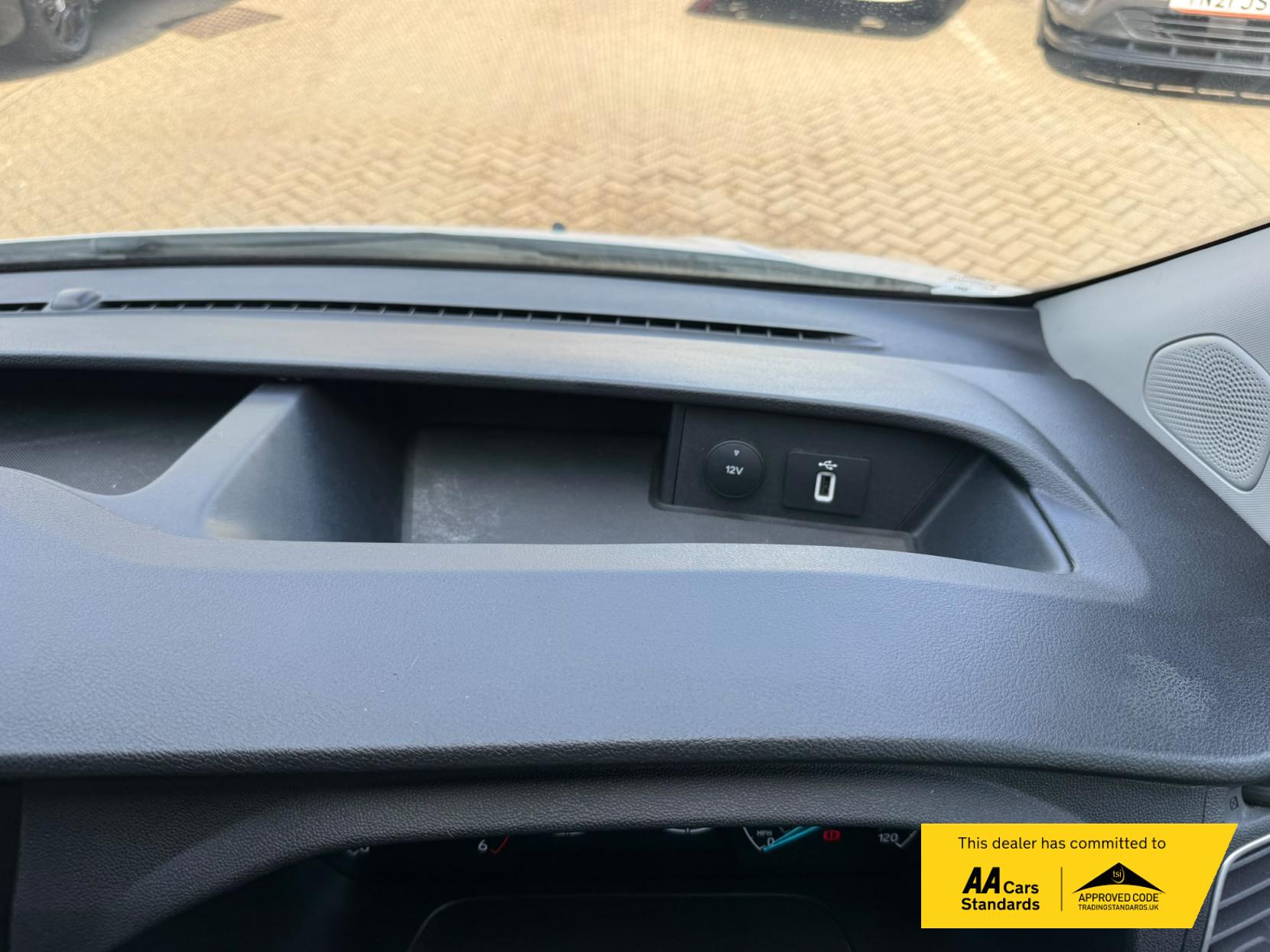 2020 Ford Transit Custom 2.0 300 EcoBlue Limited Panel Van 5dr Diesel Manual L2 H1 Euro 6 (s/s) (130 ps) - Thumbnail 38