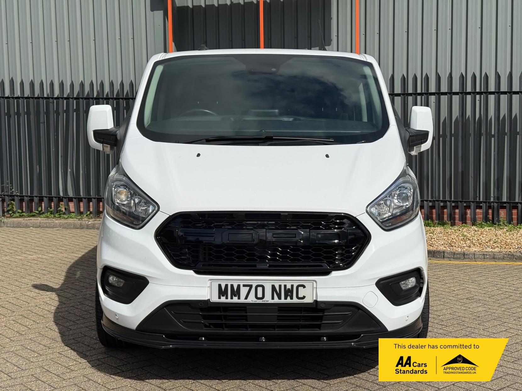 2020 Ford Transit Custom 2.0 300 EcoBlue Limited Panel Van 5dr Diesel Manual L2 H1 Euro 6 (s/s) (130 ps) - Thumbnail 13