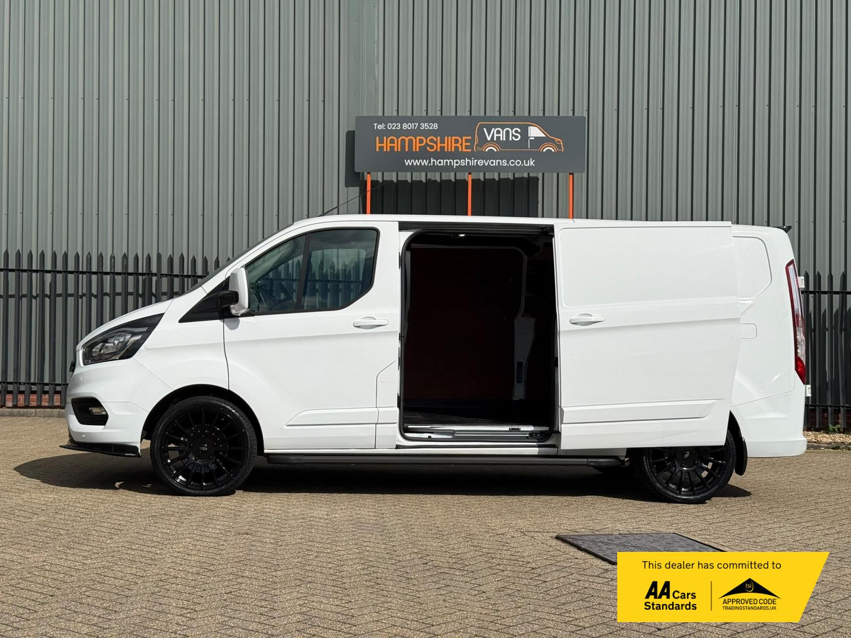 2020 Ford Transit Custom 2.0 300 EcoBlue Limited Panel Van 5dr Diesel Manual L2 H1 Euro 6 (s/s) (130 ps) - Thumbnail 6