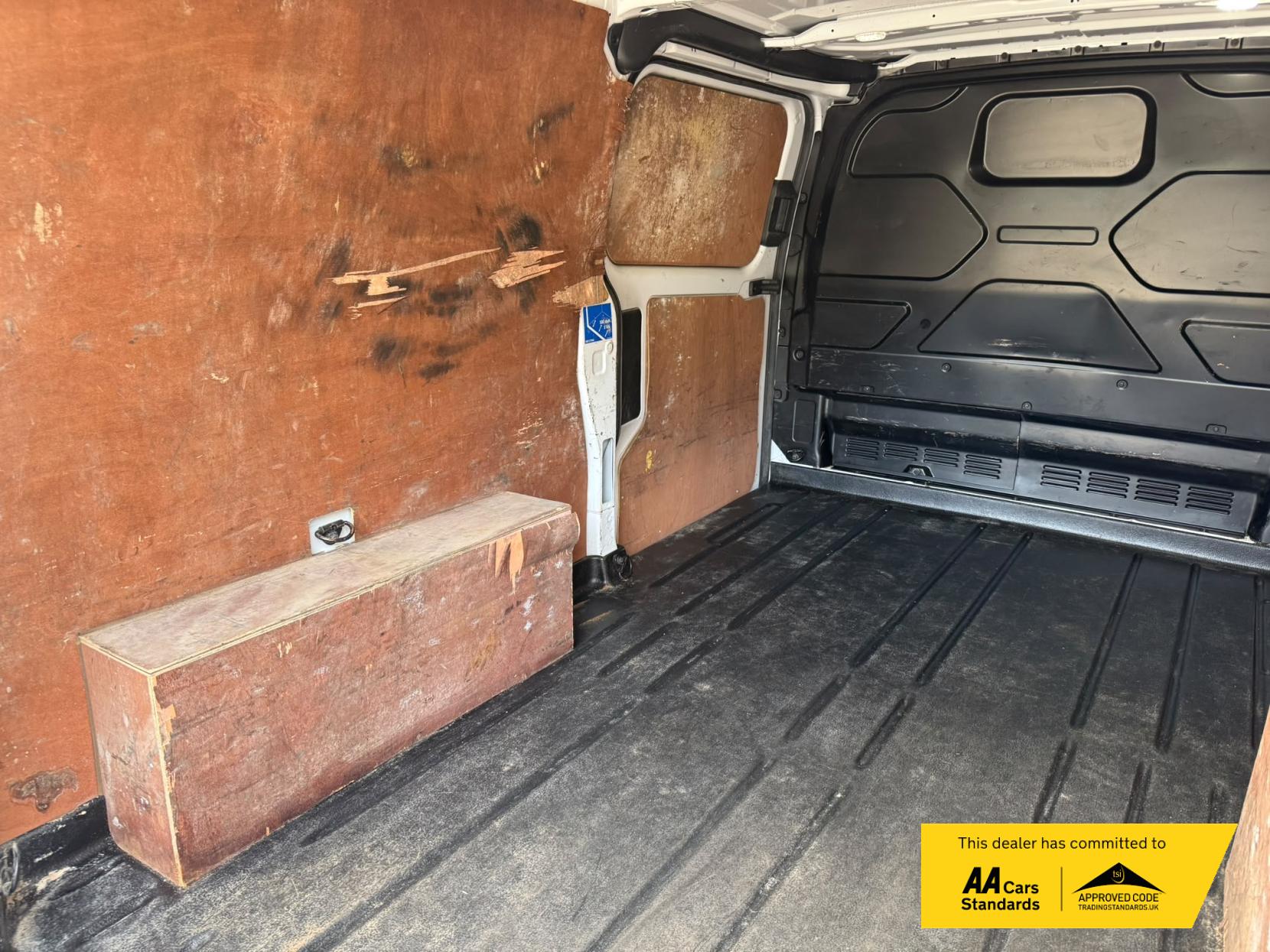 2020 Ford Transit Custom 2.0 300 EcoBlue Limited Panel Van 5dr Diesel Manual L2 H1 Euro 6 (s/s) (130 ps) - Thumbnail 17