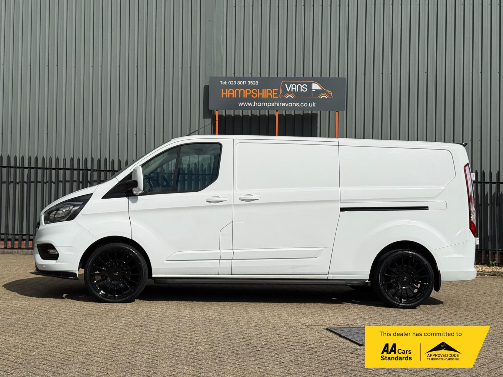2020 Ford Transit Custom 2.0 300 EcoBlue Limited Panel Van 5dr Diesel Manual L2 H1 Euro 6 (s/s) (130 ps) - Thumbnail 5