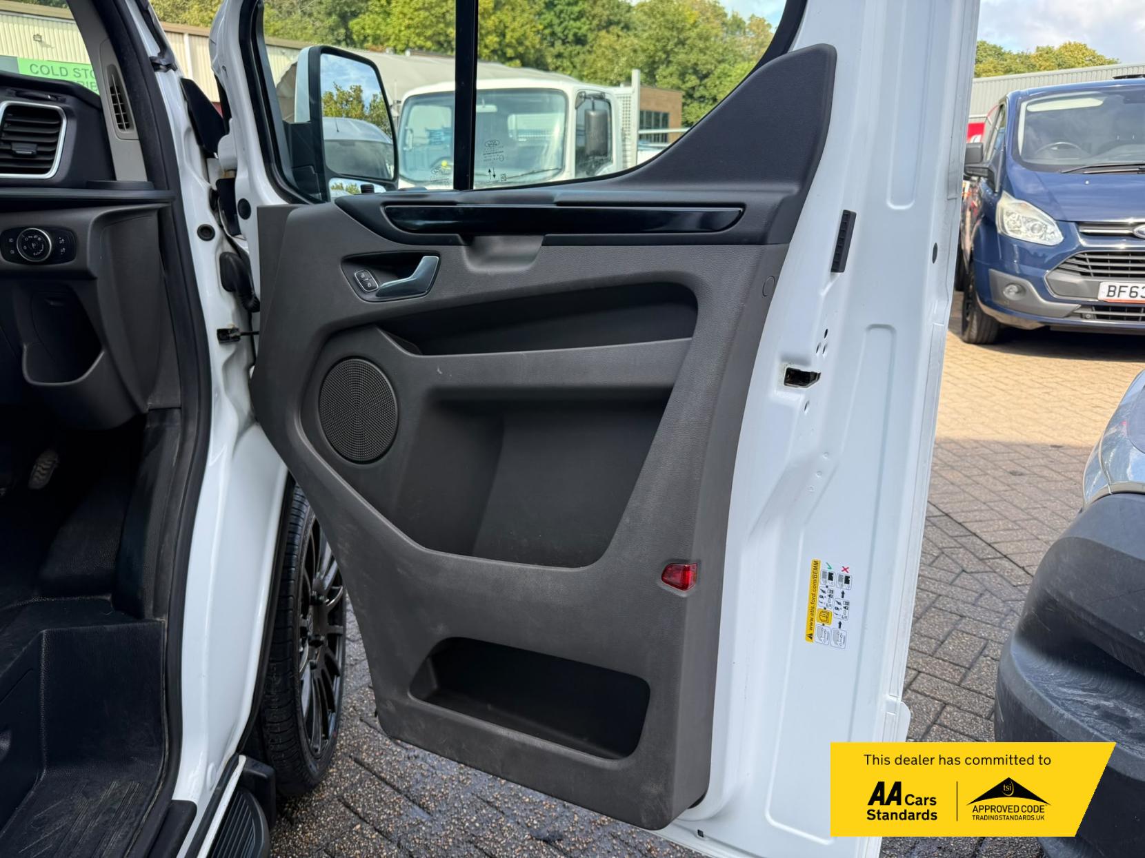 2020 Ford Transit Custom 2.0 300 EcoBlue Limited Panel Van 5dr Diesel Manual L2 H1 Euro 6 (s/s) (130 ps) - Thumbnail 56