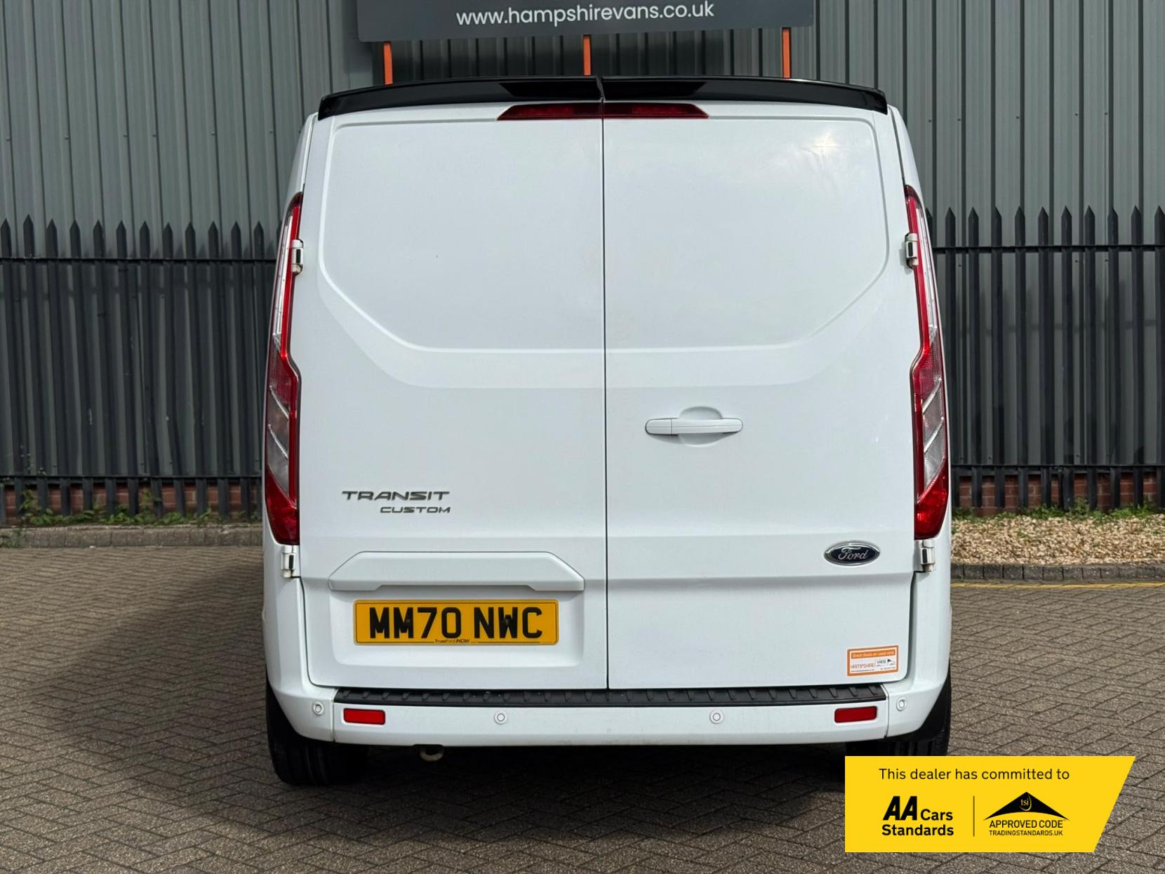 2020 Ford Transit Custom 2.0 300 EcoBlue Limited Panel Van 5dr Diesel Manual L2 H1 Euro 6 (s/s) (130 ps) - Thumbnail 14
