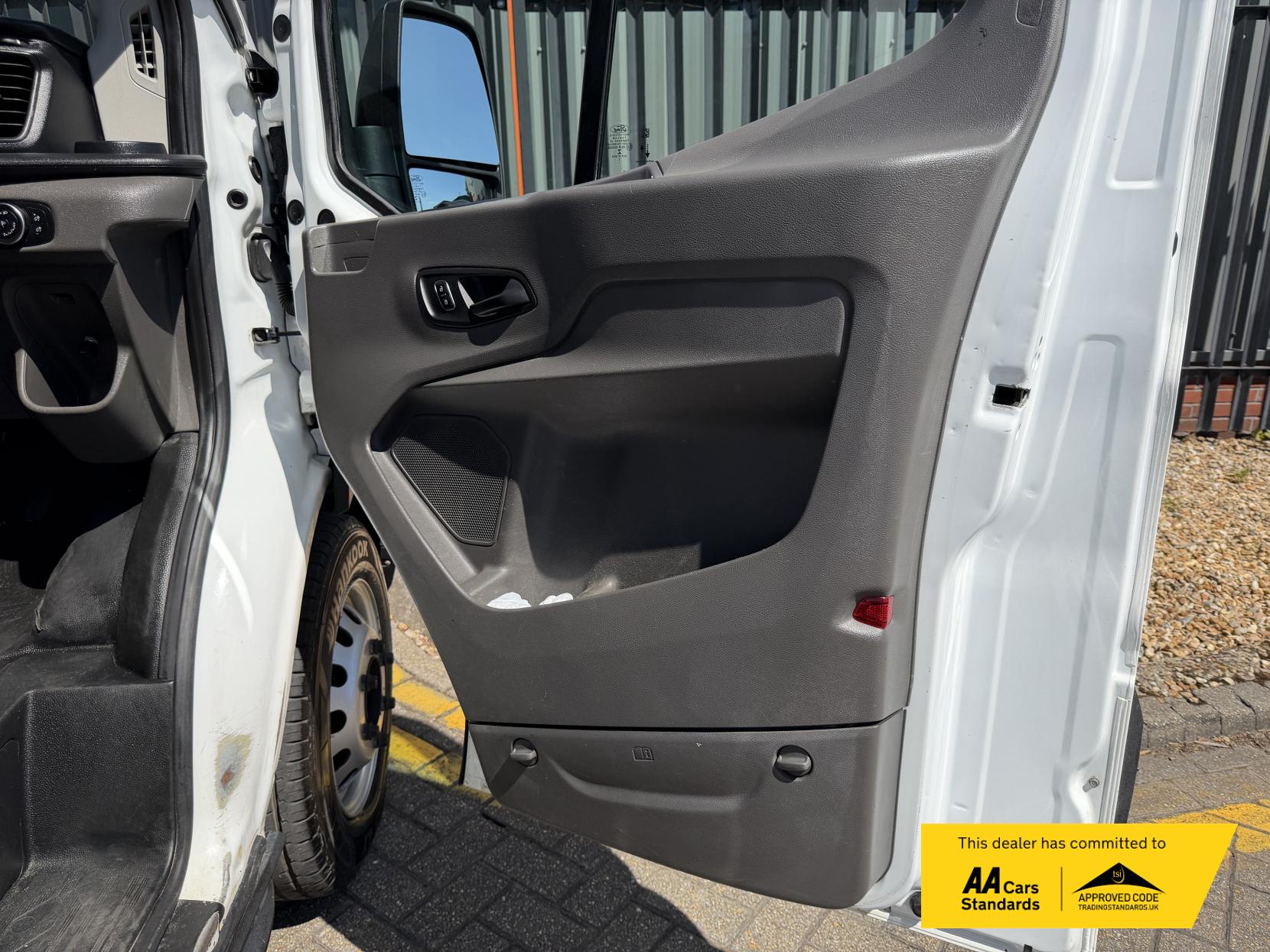 2022 Ford Transit 2.0 350 EcoBlue Leader Tipper 2dr Diesel Manual RWD L2 Euro 6 (s/s) (1-Stop) (130 ps) - Thumbnail 27