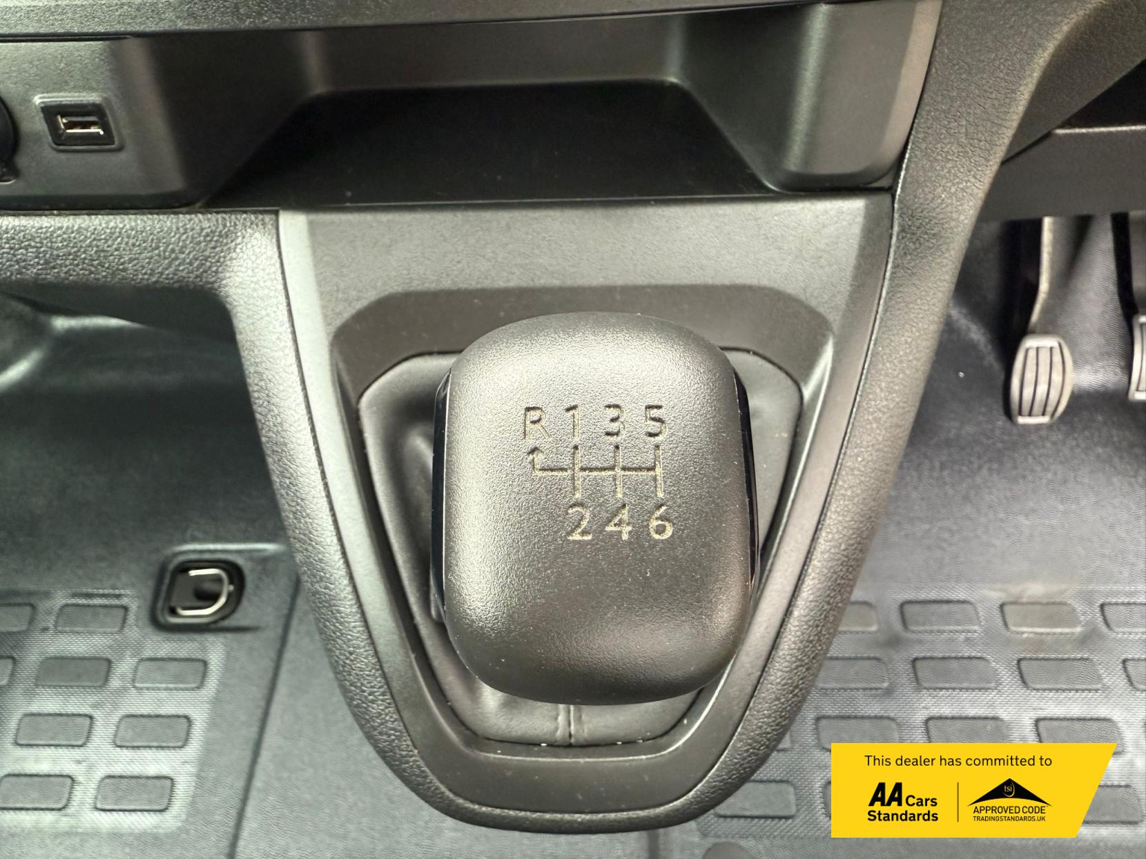 Vauxhall Vivaro 1.5 Turbo D 2700 Pro Panel Van 6dr Diesel Manual L1 H1 Euro 6 (s/s) (120 ps)