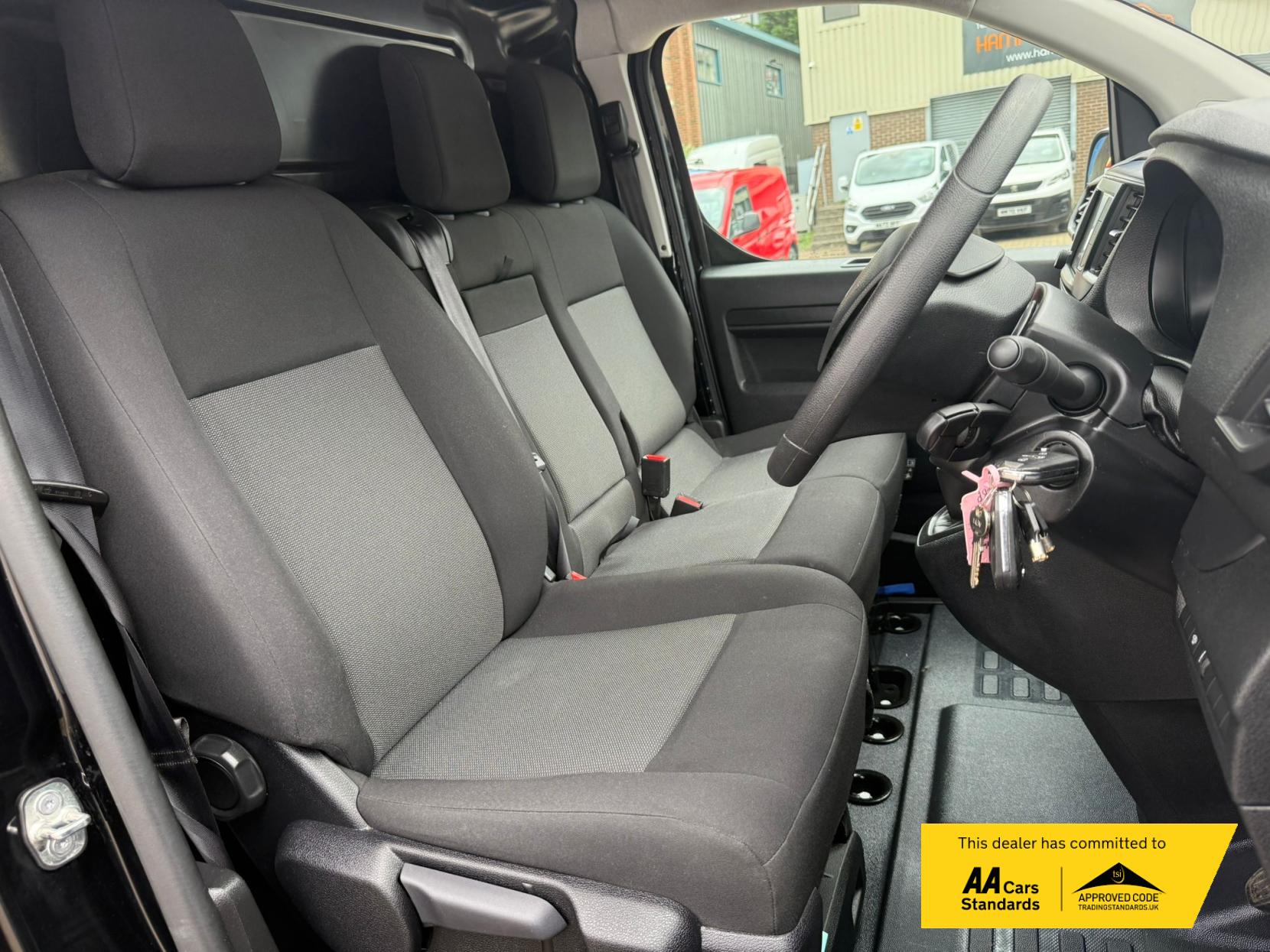 Vauxhall Vivaro 1.5 Turbo D 2700 Pro Panel Van 6dr Diesel Manual L1 H1 Euro 6 (s/s) (120 ps)