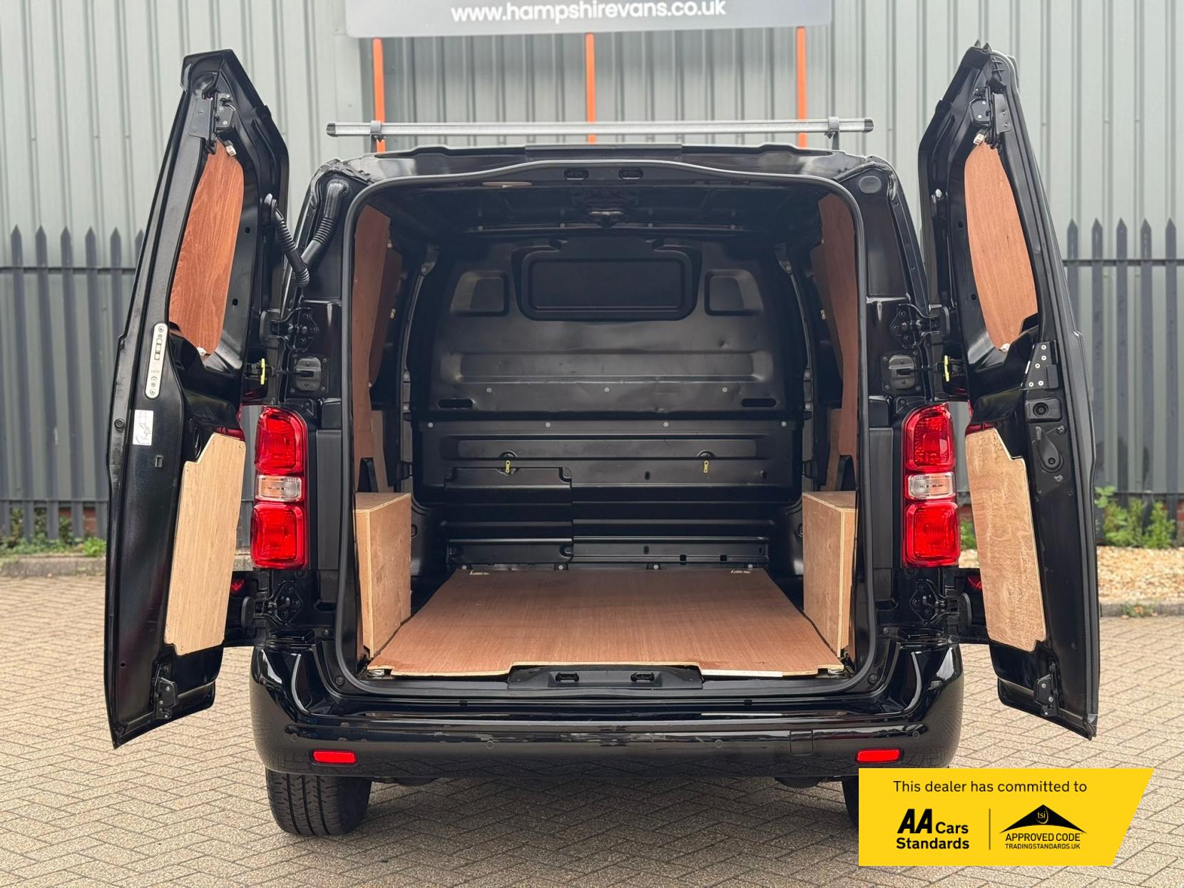 Vauxhall Vivaro 1.5 Turbo D 2700 Pro Panel Van 6dr Diesel Manual L1 H1 Euro 6 (s/s) (120 ps)