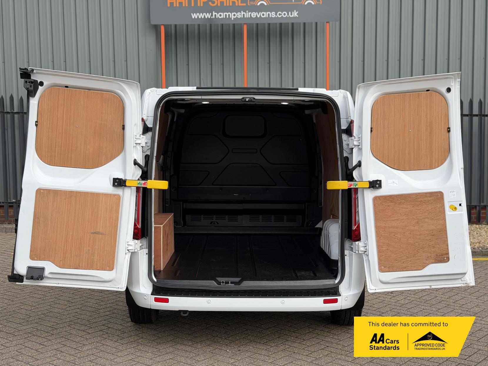 Ford Transit Custom 2.0 300 EcoBlue Limited Panel Van 5dr Diesel Auto L1 H1 Euro 6 (s/s) (130 ps)