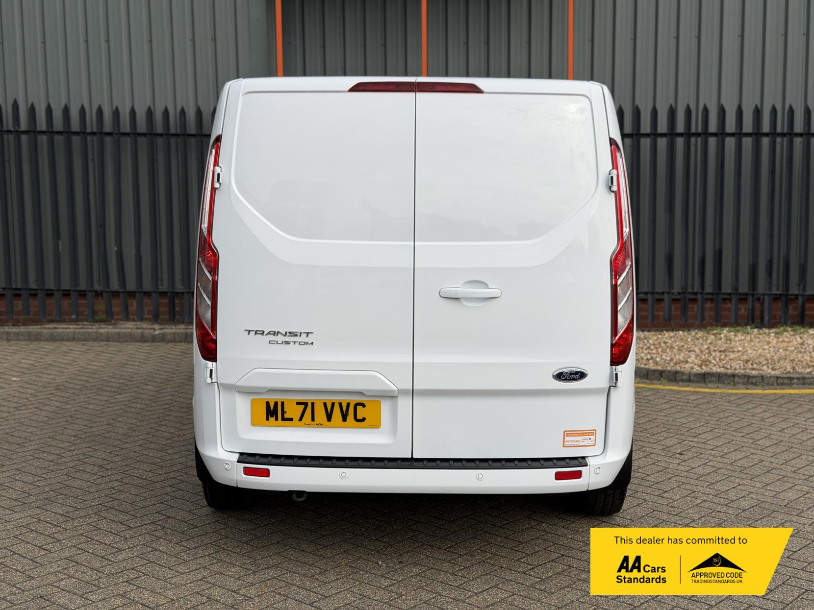 Ford Transit Custom 2.0 300 EcoBlue Limited Panel Van 5dr Diesel Auto L1 H1 Euro 6 (s/s) (130 ps)