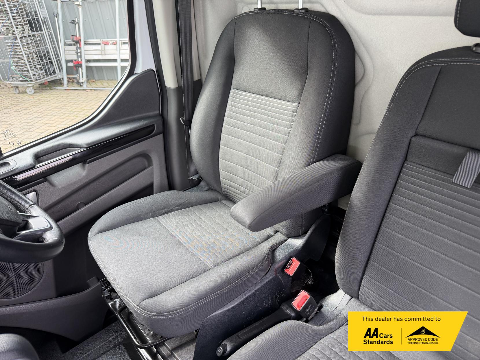 Ford Transit Custom 2.0 300 EcoBlue Limited Panel Van 5dr Diesel Auto L1 H1 Euro 6 (s/s) (130 ps)
