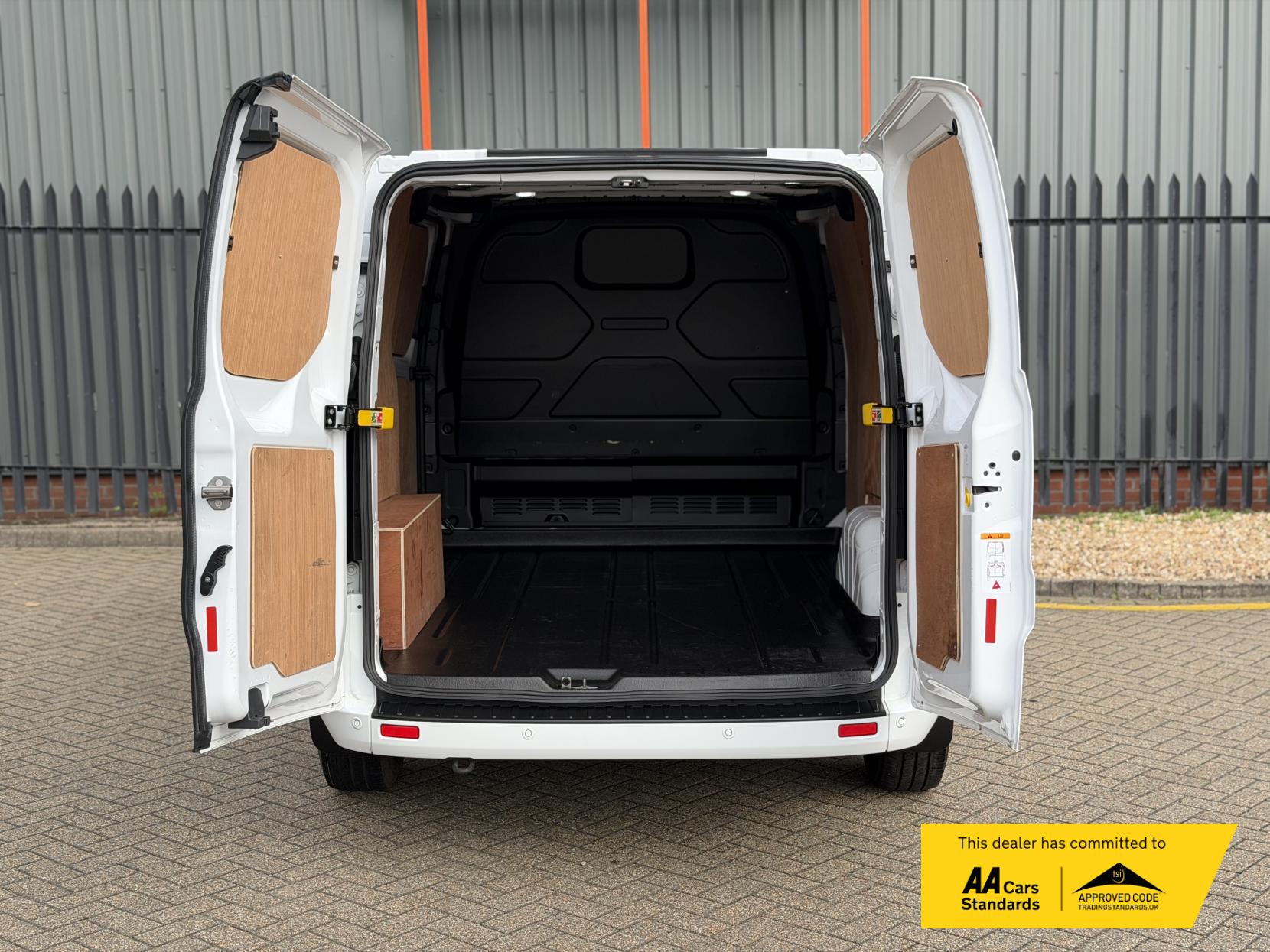 Ford Transit Custom 2.0 300 EcoBlue Limited Panel Van 5dr Diesel Auto L1 H1 Euro 6 (s/s) (130 ps)