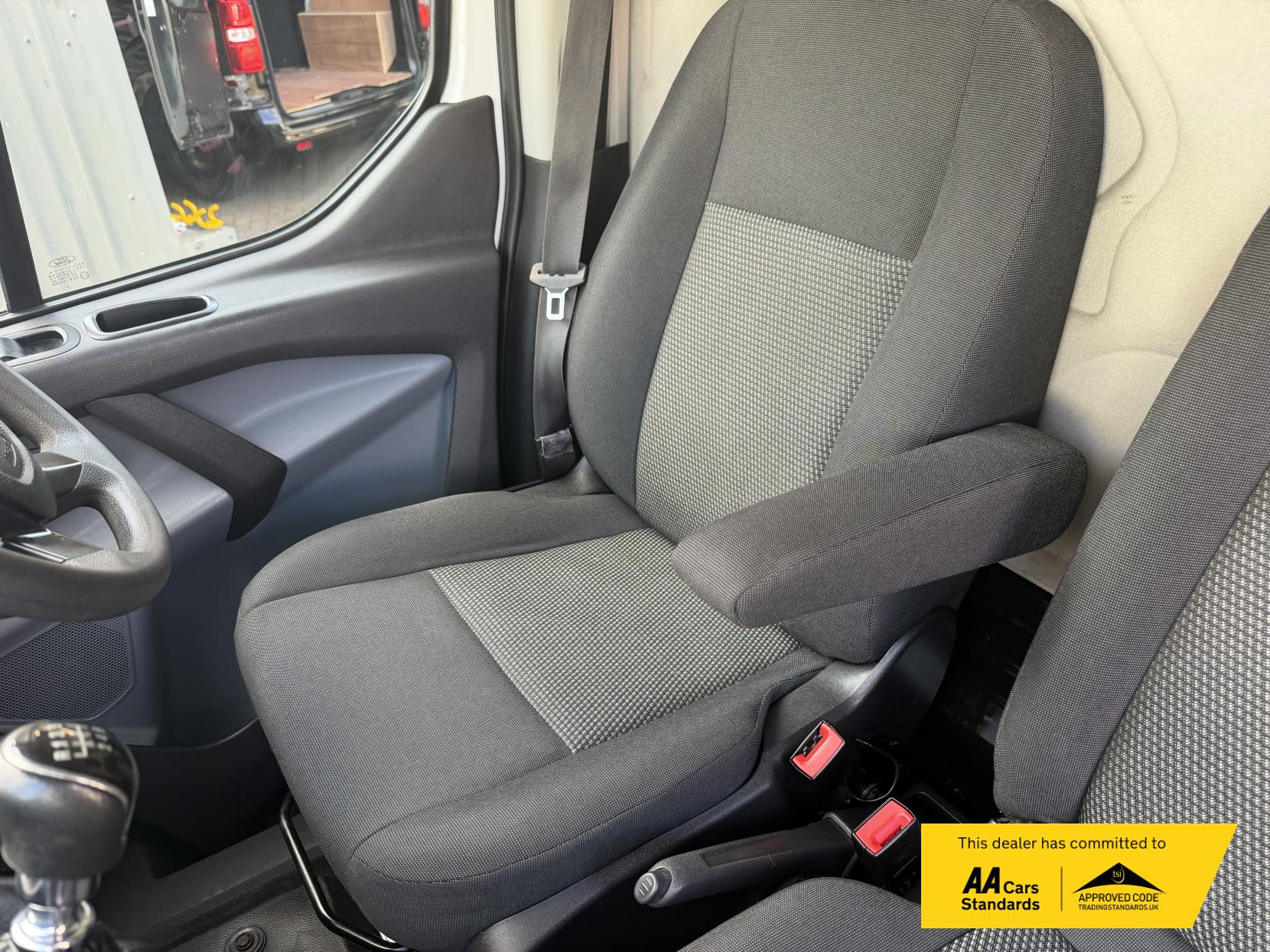 Ford Transit Custom 2.0 TDCi 270 Panel Van 5dr Diesel Manual L1 H1 (163 g/km, 104 bhp)