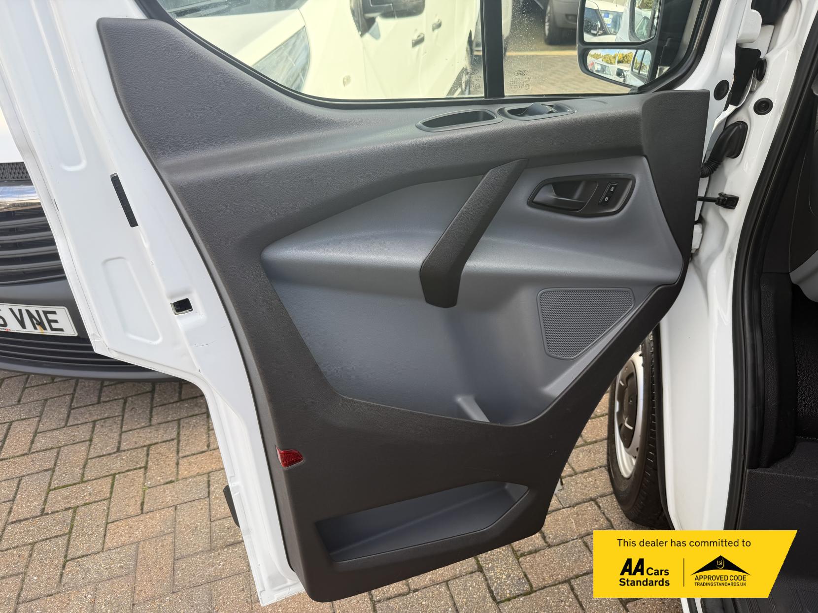 Ford Transit Custom 2.0 TDCi 270 Panel Van 5dr Diesel Manual L1 H1 (163 g/km, 104 bhp)
