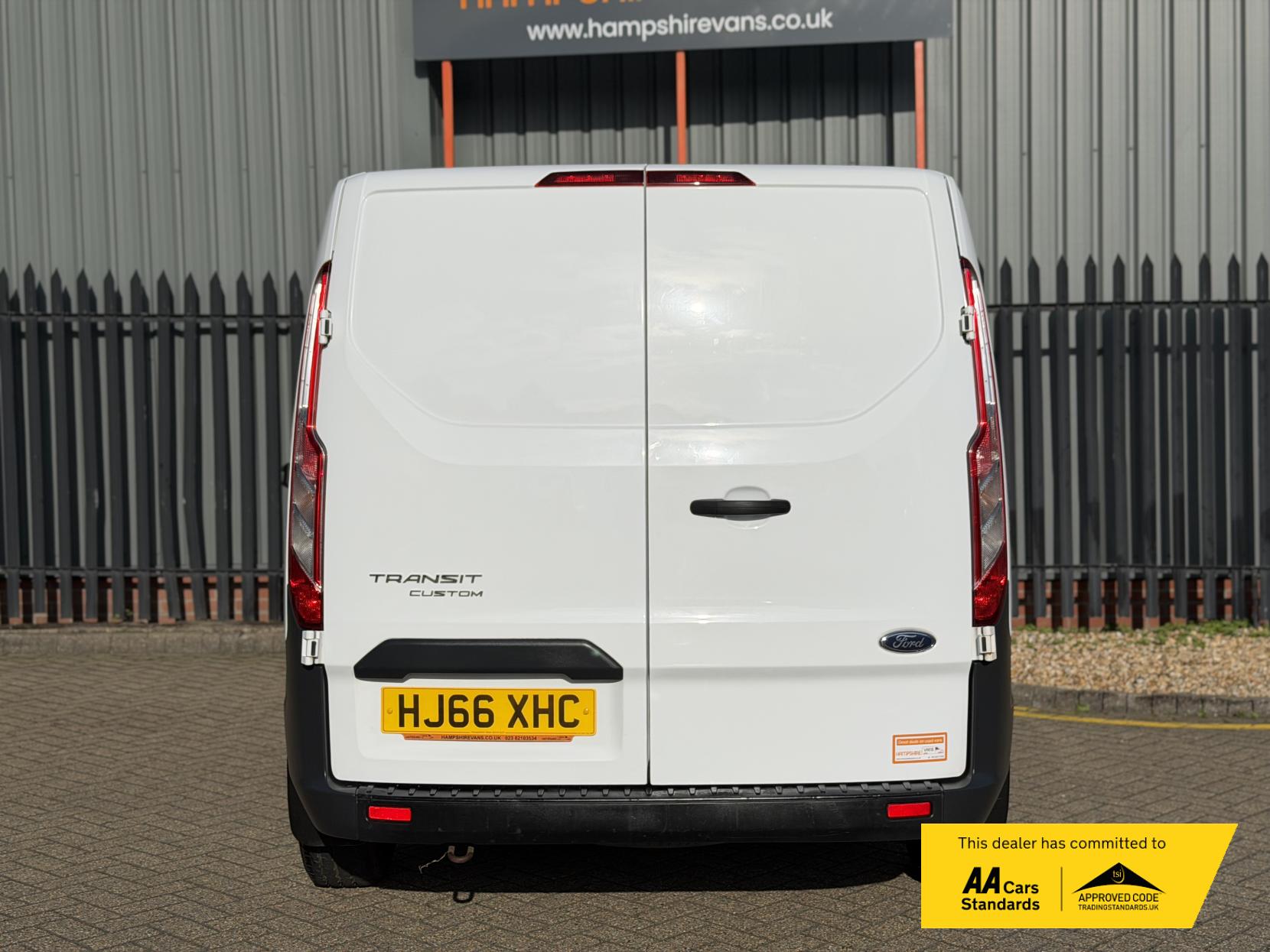 Ford Transit Custom 2.0 TDCi 270 Panel Van 5dr Diesel Manual L1 H1 (163 g/km, 104 bhp)