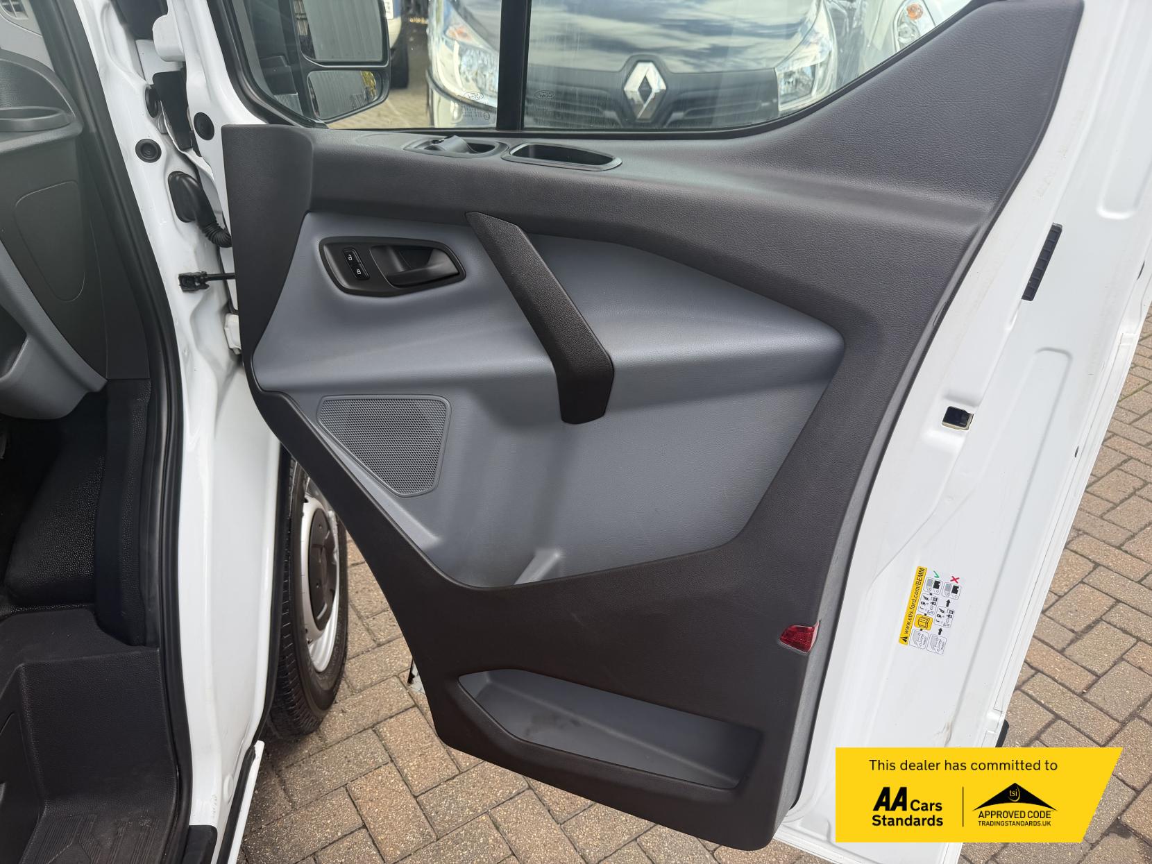 Ford Transit Custom 2.0 TDCi 270 Panel Van 5dr Diesel Manual L1 H1 (163 g/km, 104 bhp)