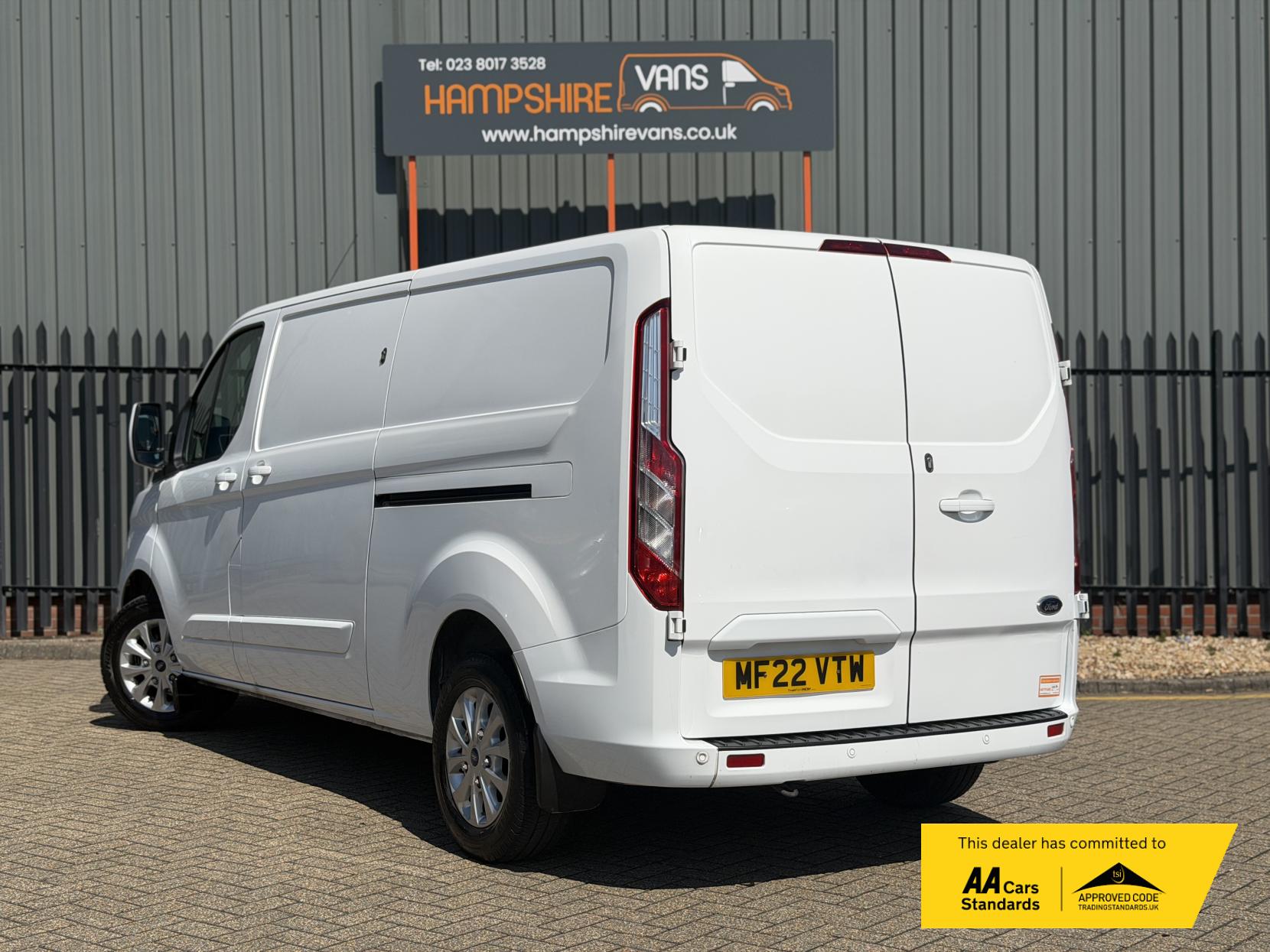 2022 Ford Transit Custom 2.0 300 EcoBlue Limited Panel Van 5dr Diesel Manual L2 H1 Euro 6 (s/s) (130 ps) - Thumbnail 4