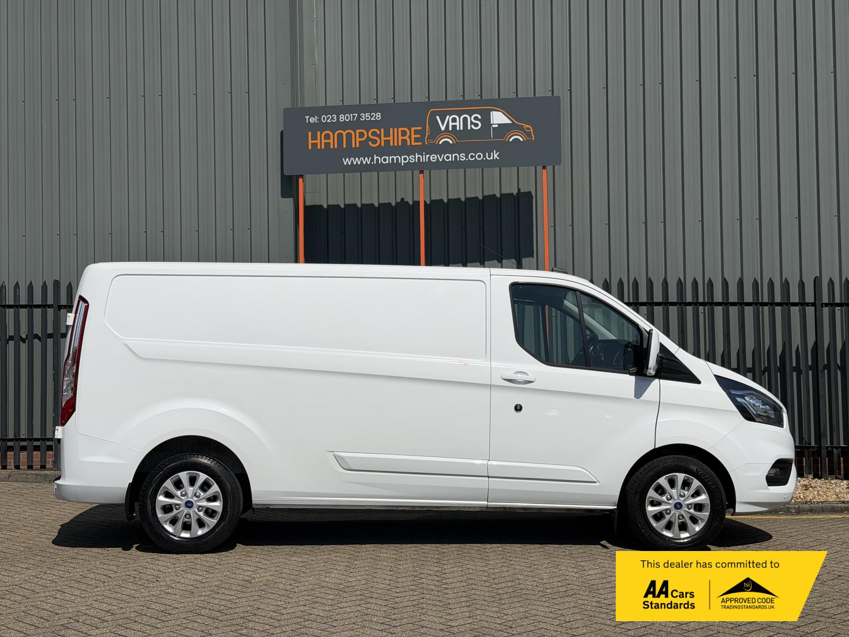 2022 Ford Transit Custom 2.0 300 EcoBlue Limited Panel Van 5dr Diesel Manual L2 H1 Euro 6 (s/s) (130 ps) - Thumbnail 7