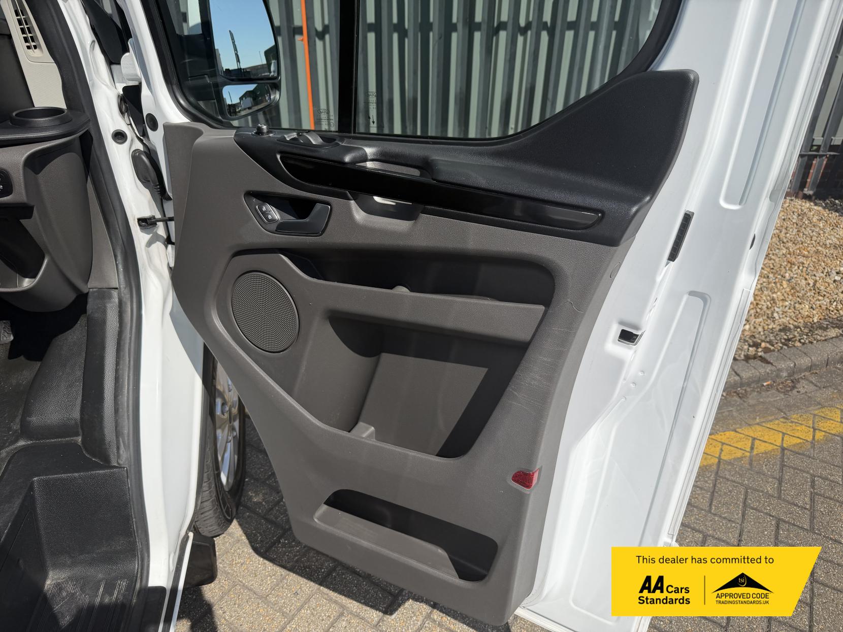 2022 Ford Transit Custom 2.0 300 EcoBlue Limited Panel Van 5dr Diesel Manual L2 H1 Euro 6 (s/s) (130 ps) - Thumbnail 36