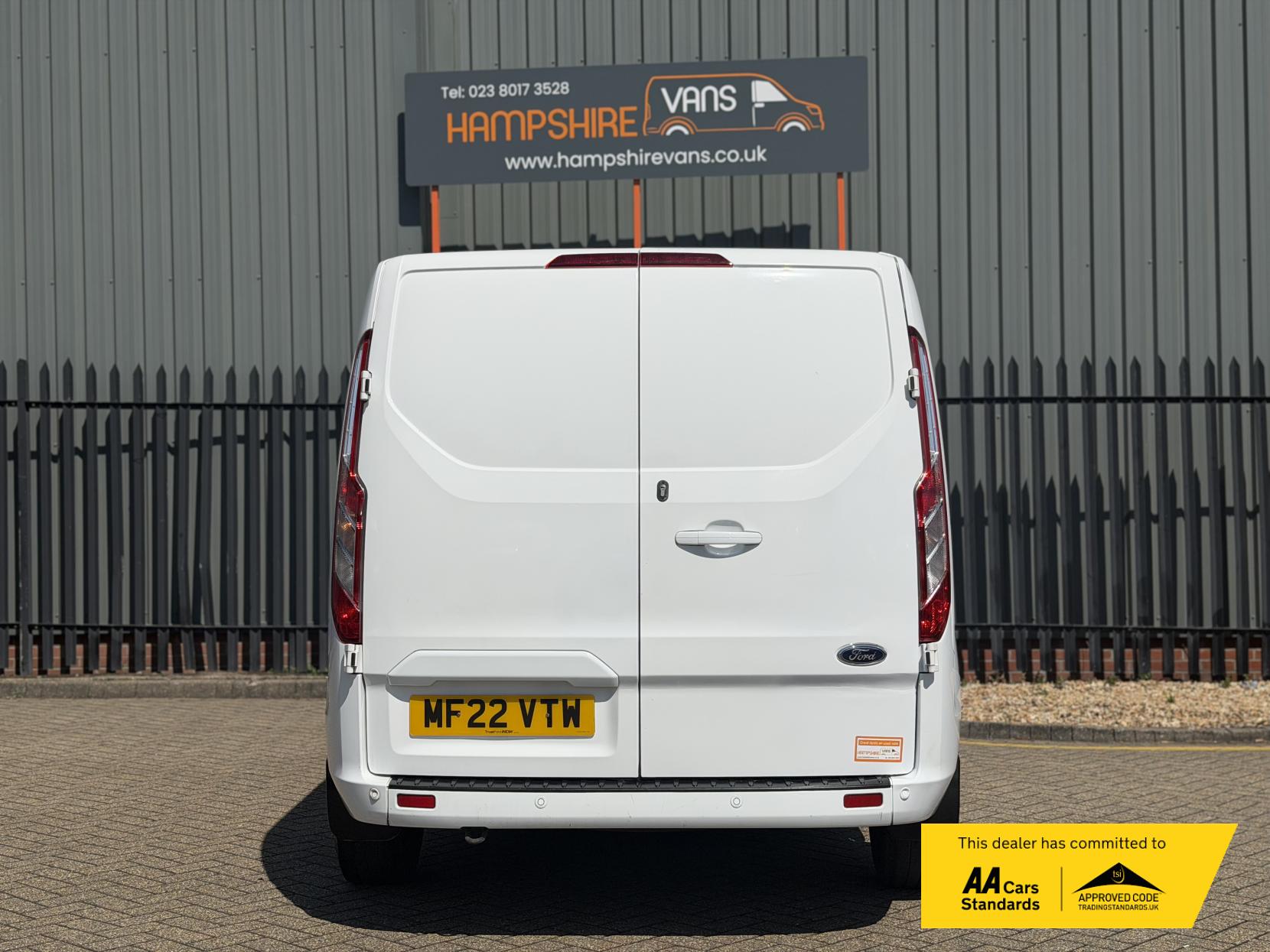2022 Ford Transit Custom 2.0 300 EcoBlue Limited Panel Van 5dr Diesel Manual L2 H1 Euro 6 (s/s) (130 ps) - Thumbnail 9